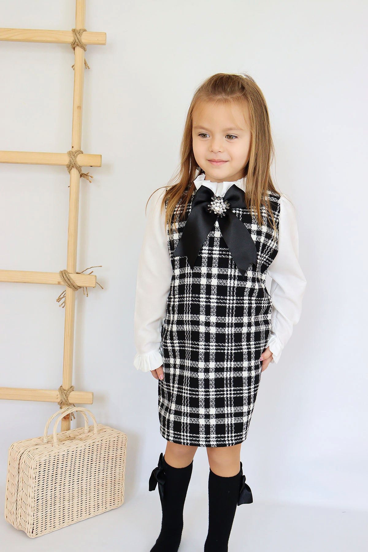 Parla Kids 2-in-1-Kleid Kleid mit Tweed in schwarz/weiß - abnehmbare Brosche mit Zirkoniastein (1-tlg) Abnehmbare Brosche
