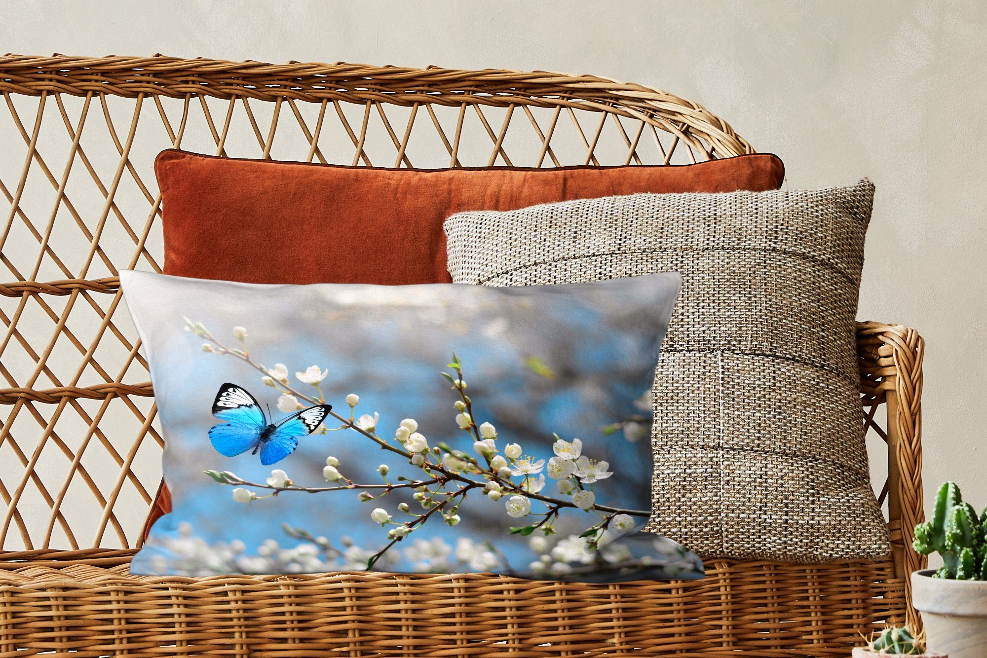 MuchoWow Dekokissen Sakura - Füllung, - mit Wohzimmer Zierkissen, Frühling, Schlafzimmer Dekoration, Schmetterling Dekokissen