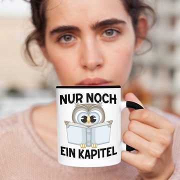 Trendation Tasse Trendation - Lesen Kaffeetasse Leseratte Geschenkidee Buch Leser Tasse mit Spruch Bücherwurm Nur Noch Ein Kapitel