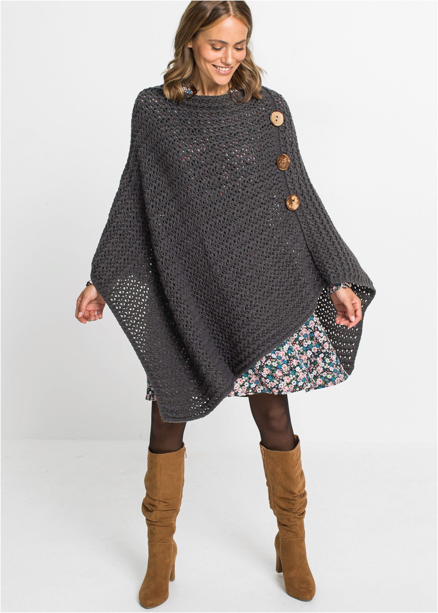 bonprix Strickponcho Poncho mt Rundhals und Holzzierknöpfen günstig online kaufen