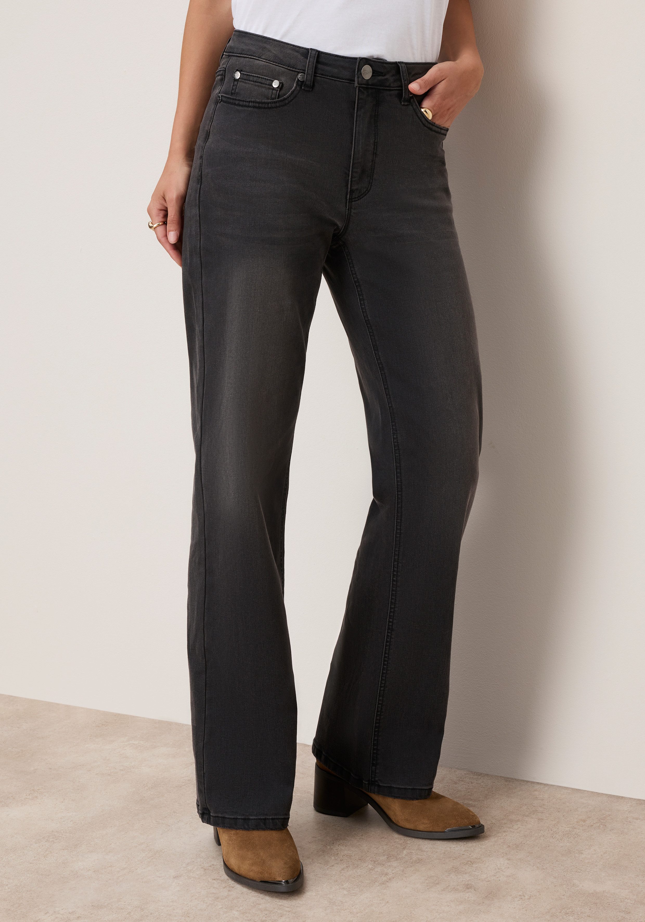 Tamaris Weite Jeans mit modischer Silhouette und hohem Tragekomfort hohe Leibhöhe, langer Schnitt, mit Knopf-Applikationen