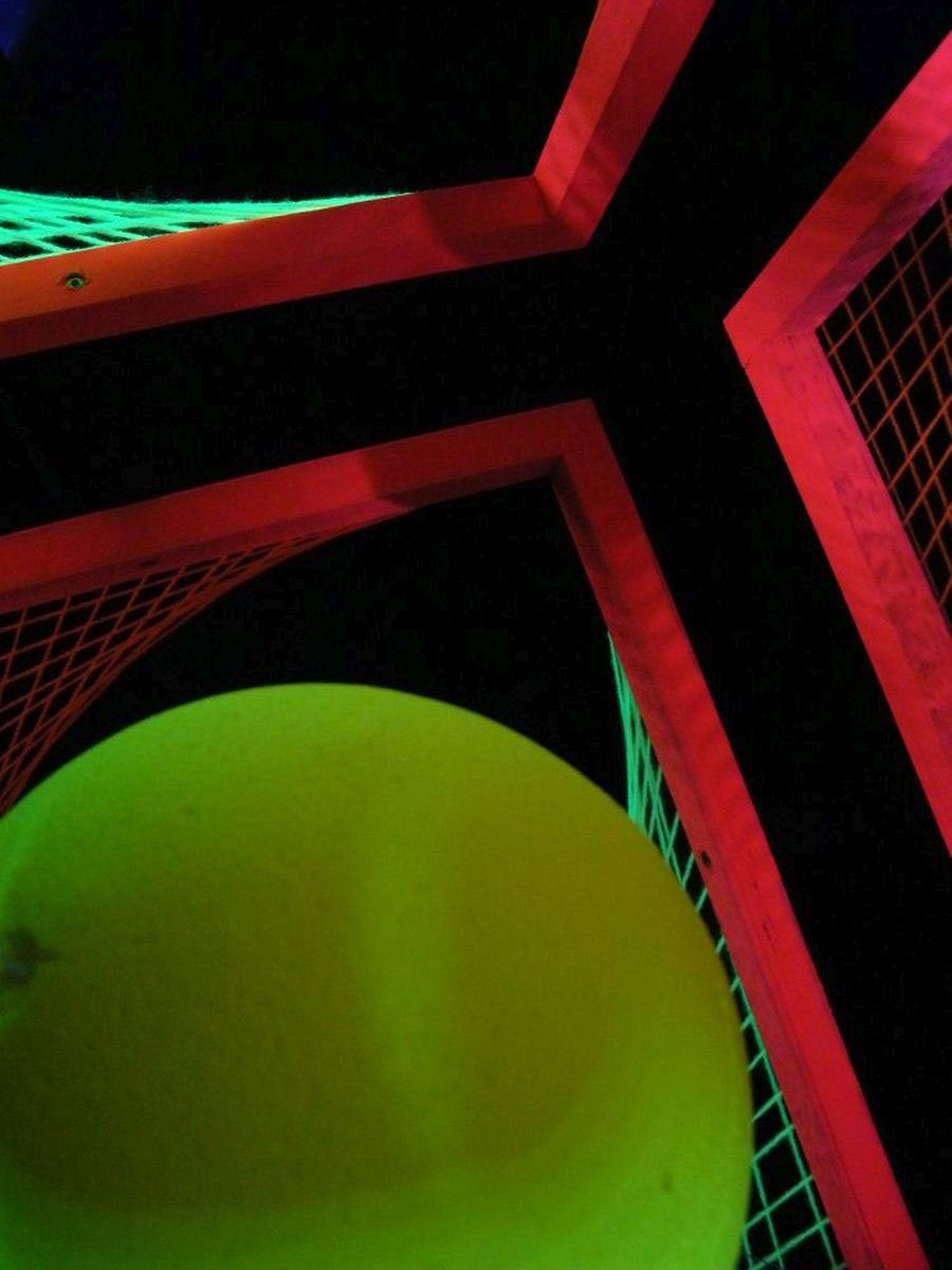 PSYWORK Dekoobjekt Schwarzlicht 3D UV-aktiv, leuchtet 55cm, Würfel "Blooming Schwarzlicht Fadendeko Rose", unter StringArt