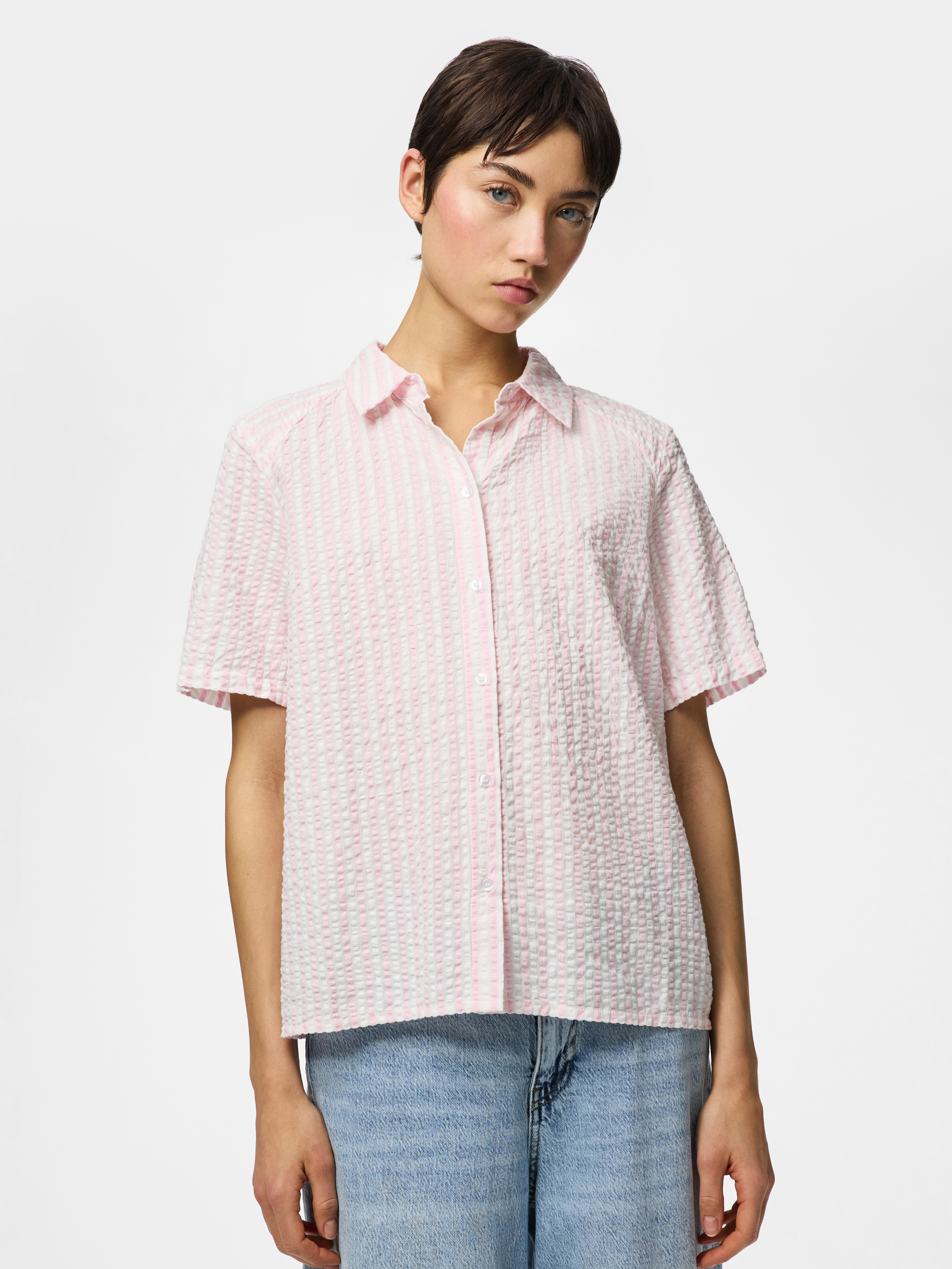 Pieces Hemdbluse PCSTINNA SS SHIRT WVN NOOS BC mit Streifenmuster