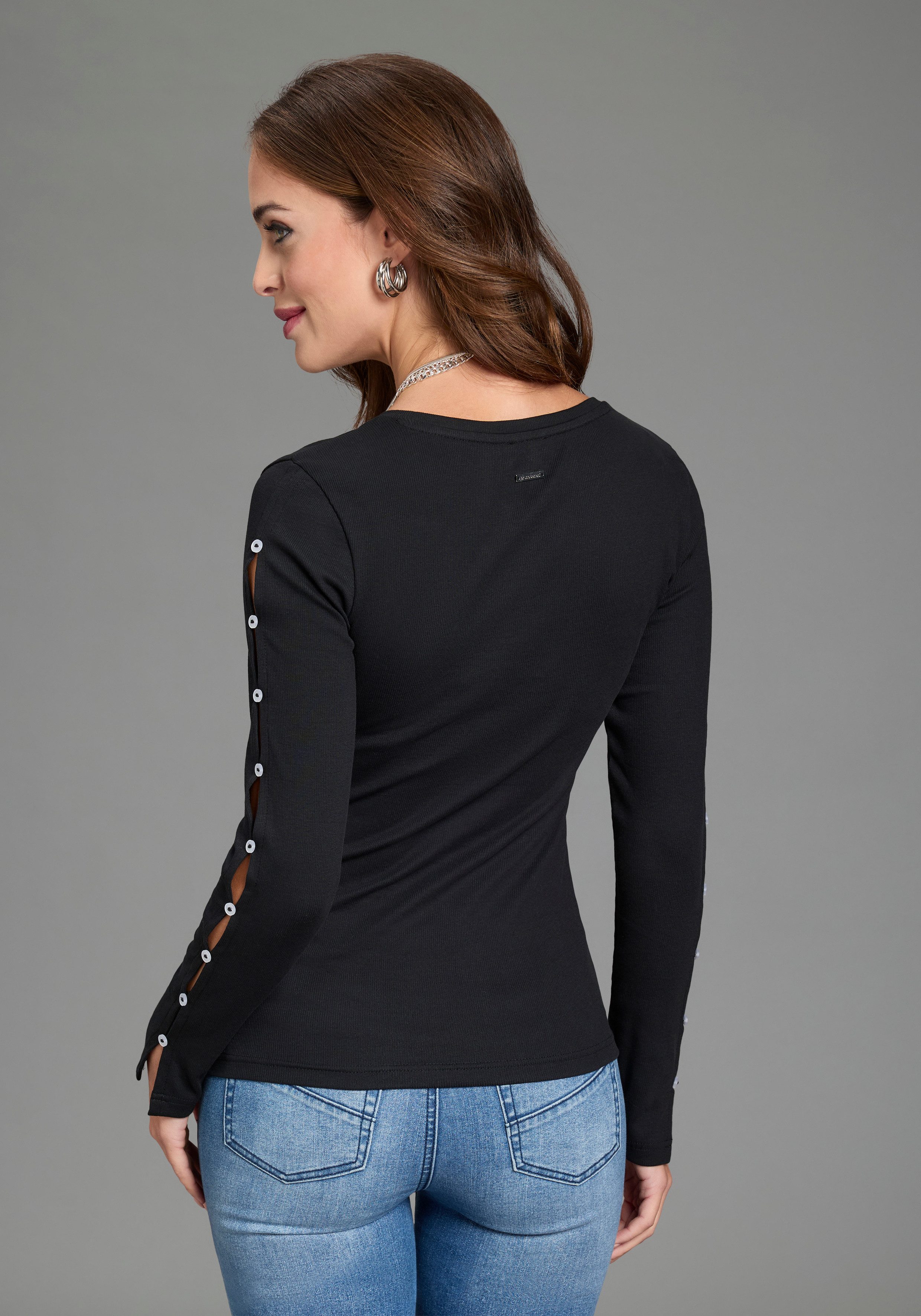 Bruno Banani Longsleeve mit Rundhals, hüftlange Schnittform, figurbetonte Passform, unifarben. Reduzierter Preis € 26,30. Unverbindliche Preisempfehlung € 34,99, (€ 26,30 pro 1 Stk)