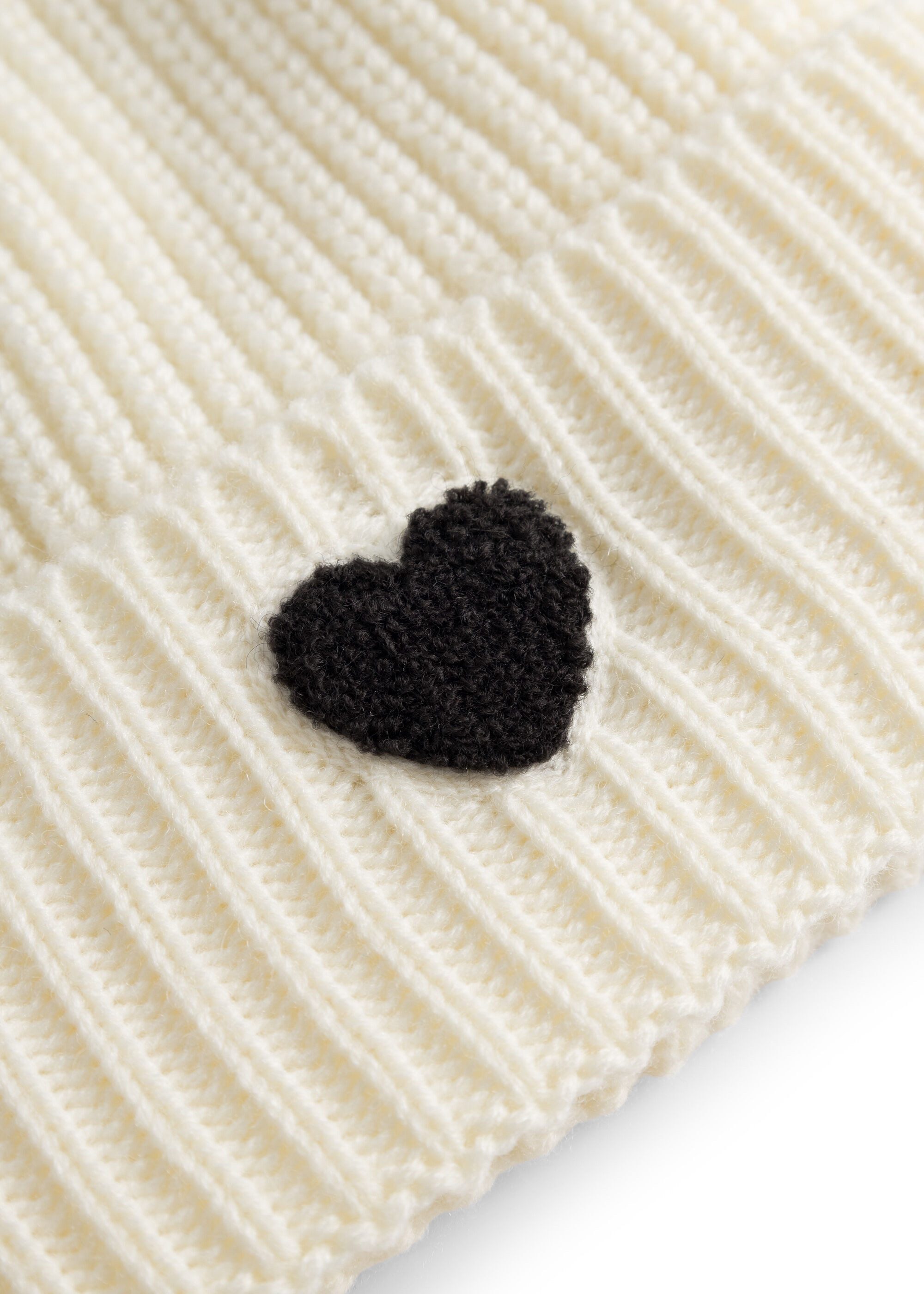 Codello Strickmütze (1-St) mit einem „Herz“-Stickerei in Teddy-Optik