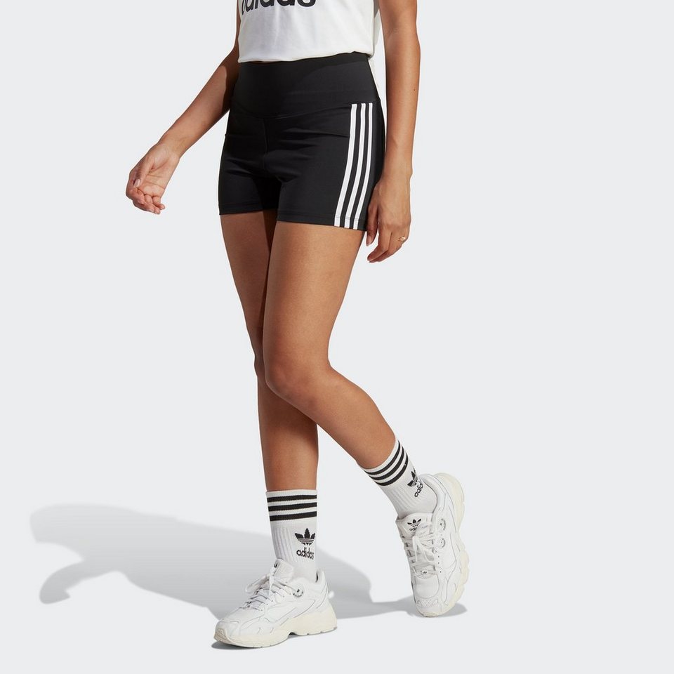 adidas Originals Shorts ADICOLOR CLASSICS TRACEABLE (1-tlg), Stretchige  Shorts mit mittelhohem Bund und aus Parley Ocean