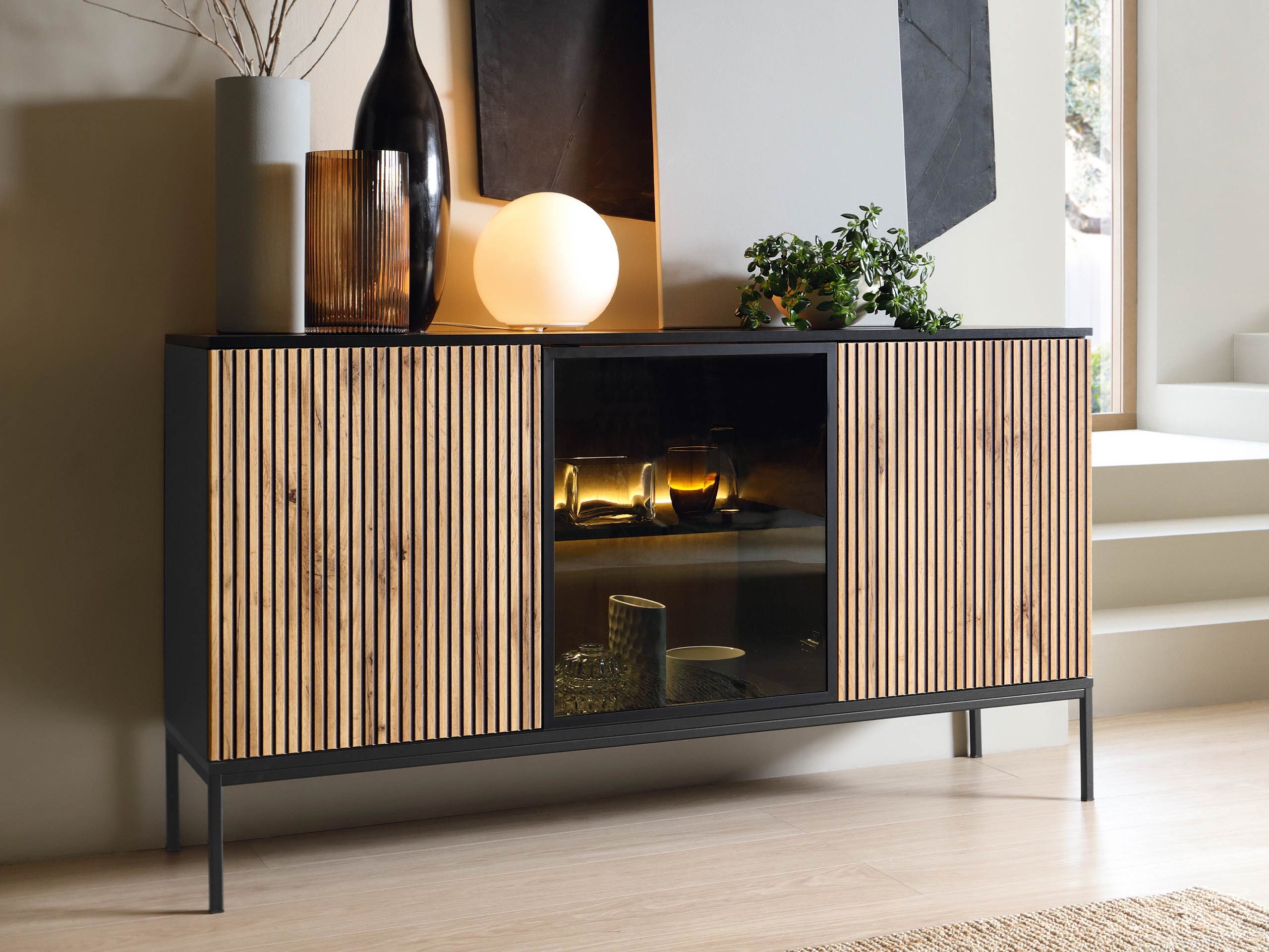 MIRJAN24 Kommode Sento K154 (mit 3-Drehtüren), mit LED-Beleuchtung, 154x39x83 cm