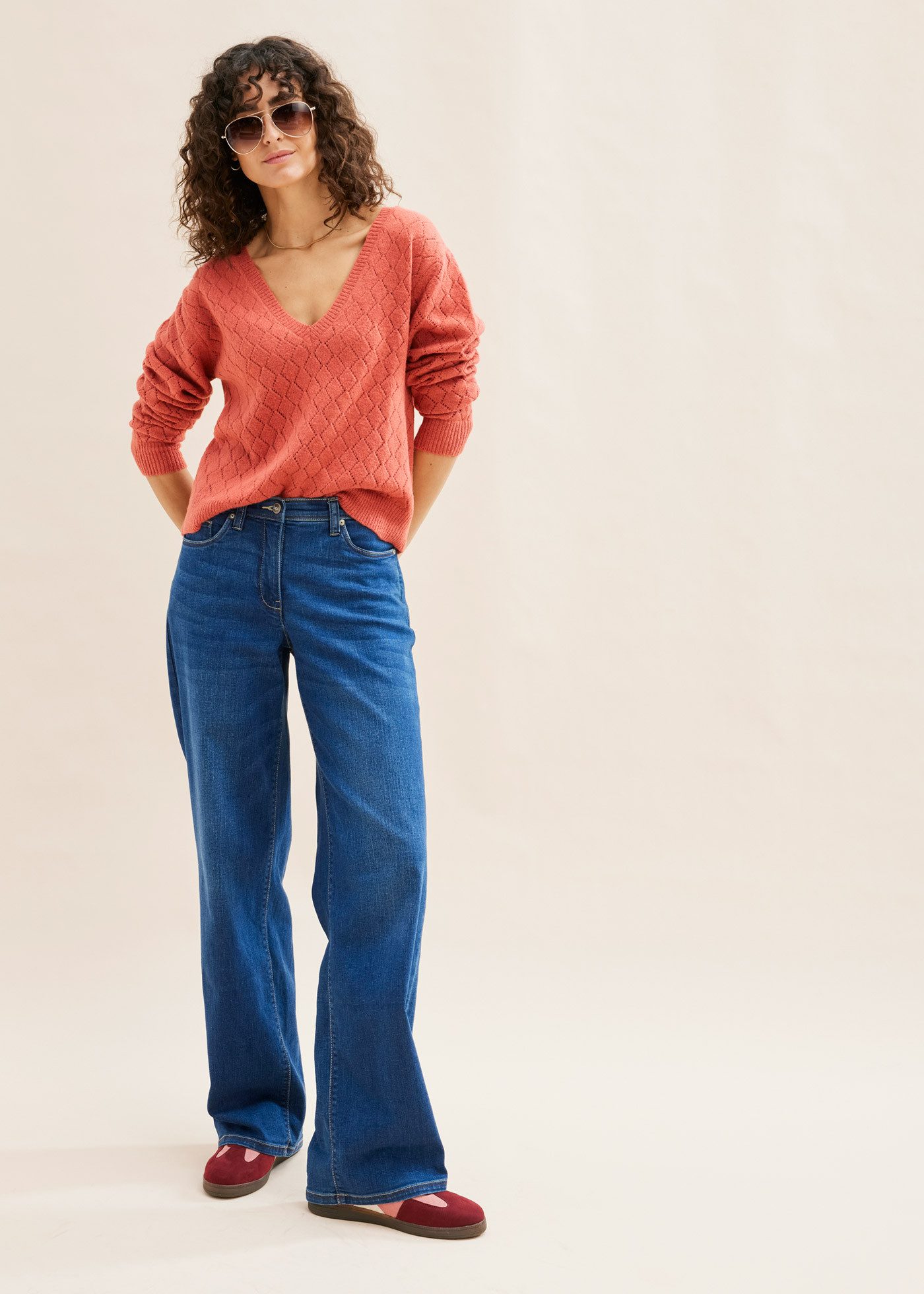 bonprix Ajourpullover bequeme Passform, mit tollem Ajour-Lochmuster, tiefer V-Ausschnitt
