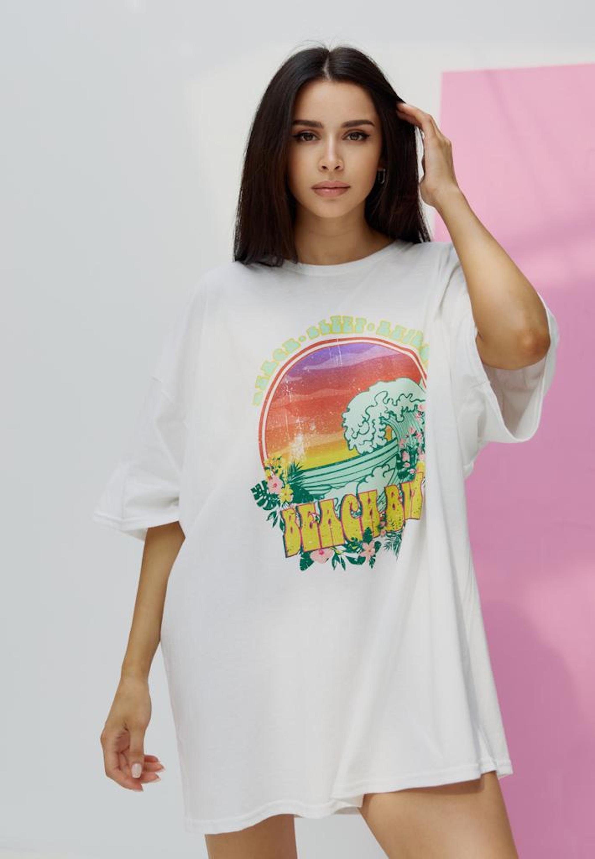 Worldclassca T-Shirt Worldclassca Oversized BEACH BUM Print T-Shirt lang Sommer Oberteil Weiß
