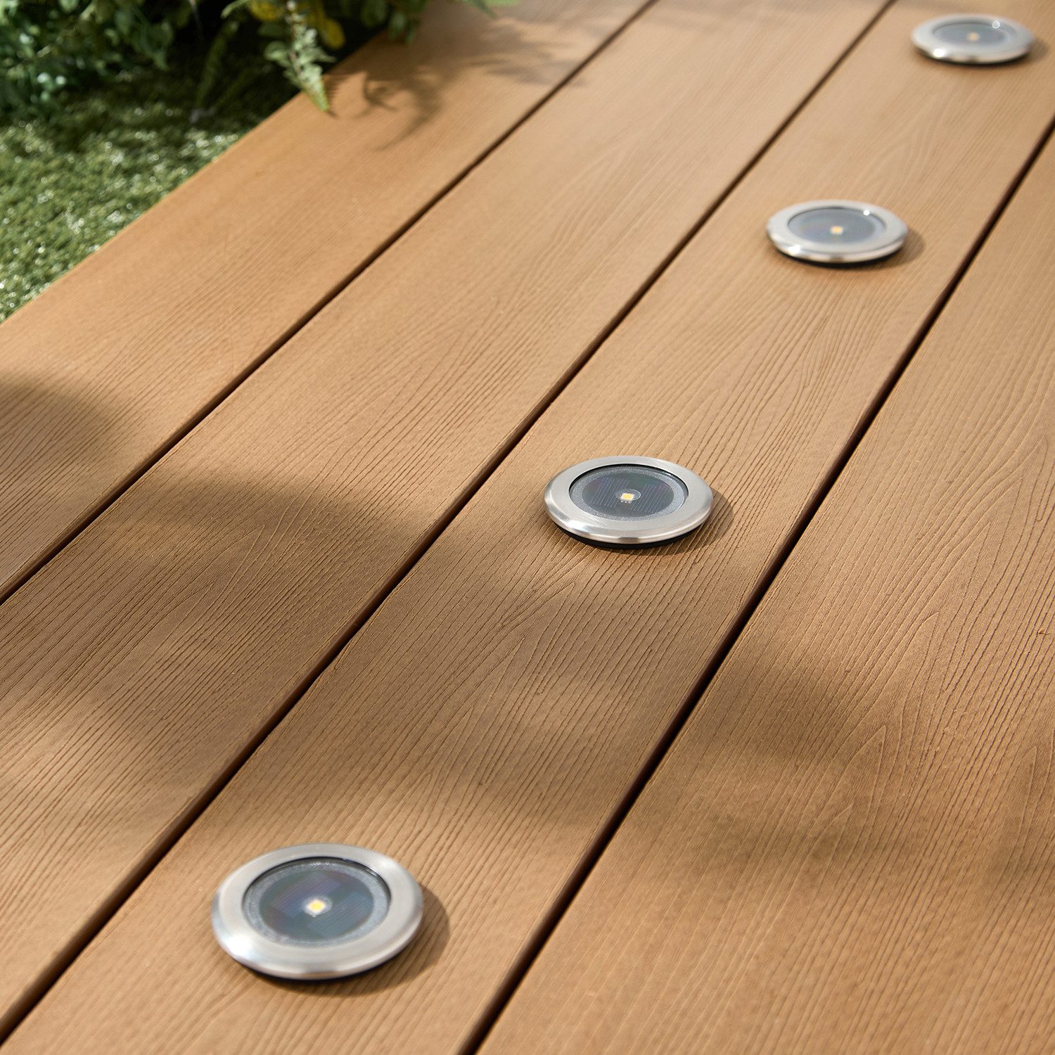 Lights4fun LED Gartenleuchte 4er Set Solar Terrassen‑Einbaustrahler in Warmweiß, Silber