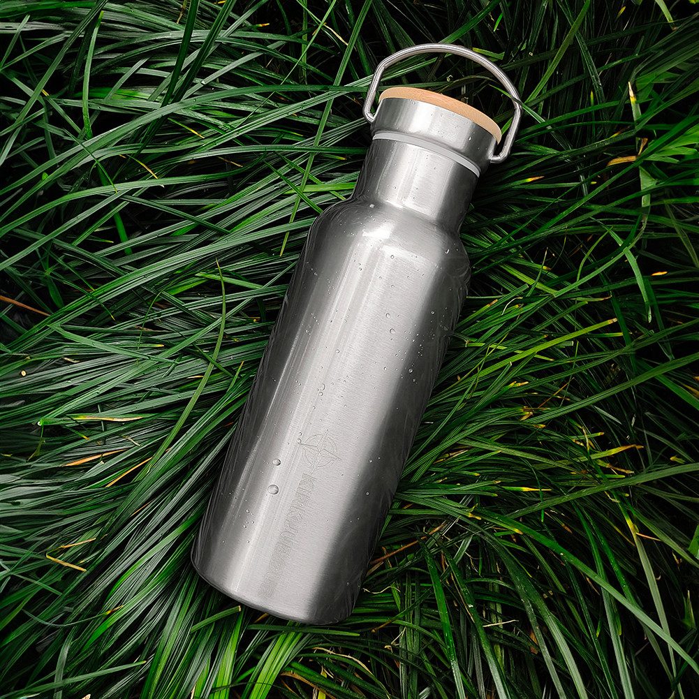 KIRKJUBOUR Trinkflasche "Eisur" Edelstahl Trinkflasche, mit Teesieb und Vollmanteldichtung