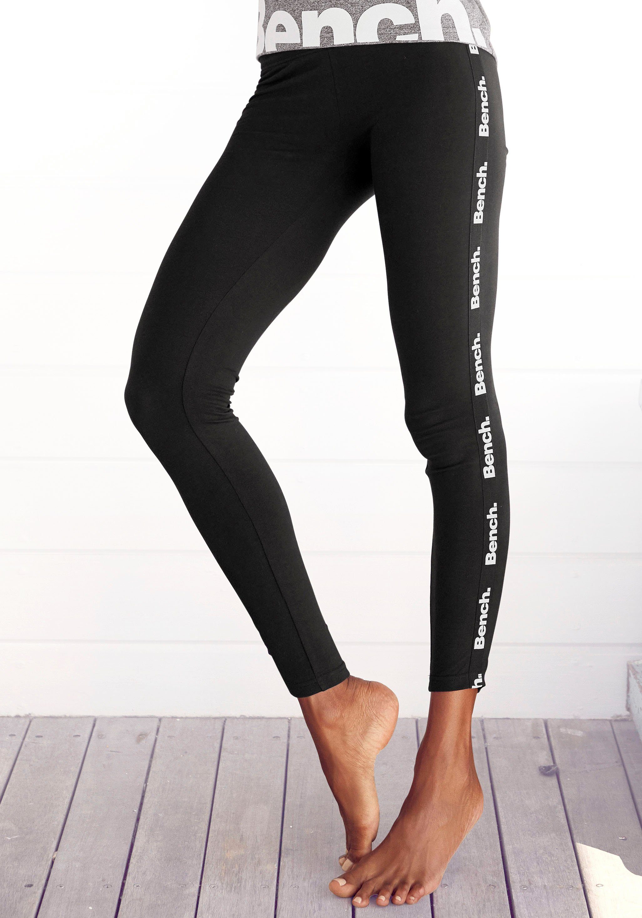 Bench. Loungewear Leggings mit bedruckten Tapestreifen, Loungewear