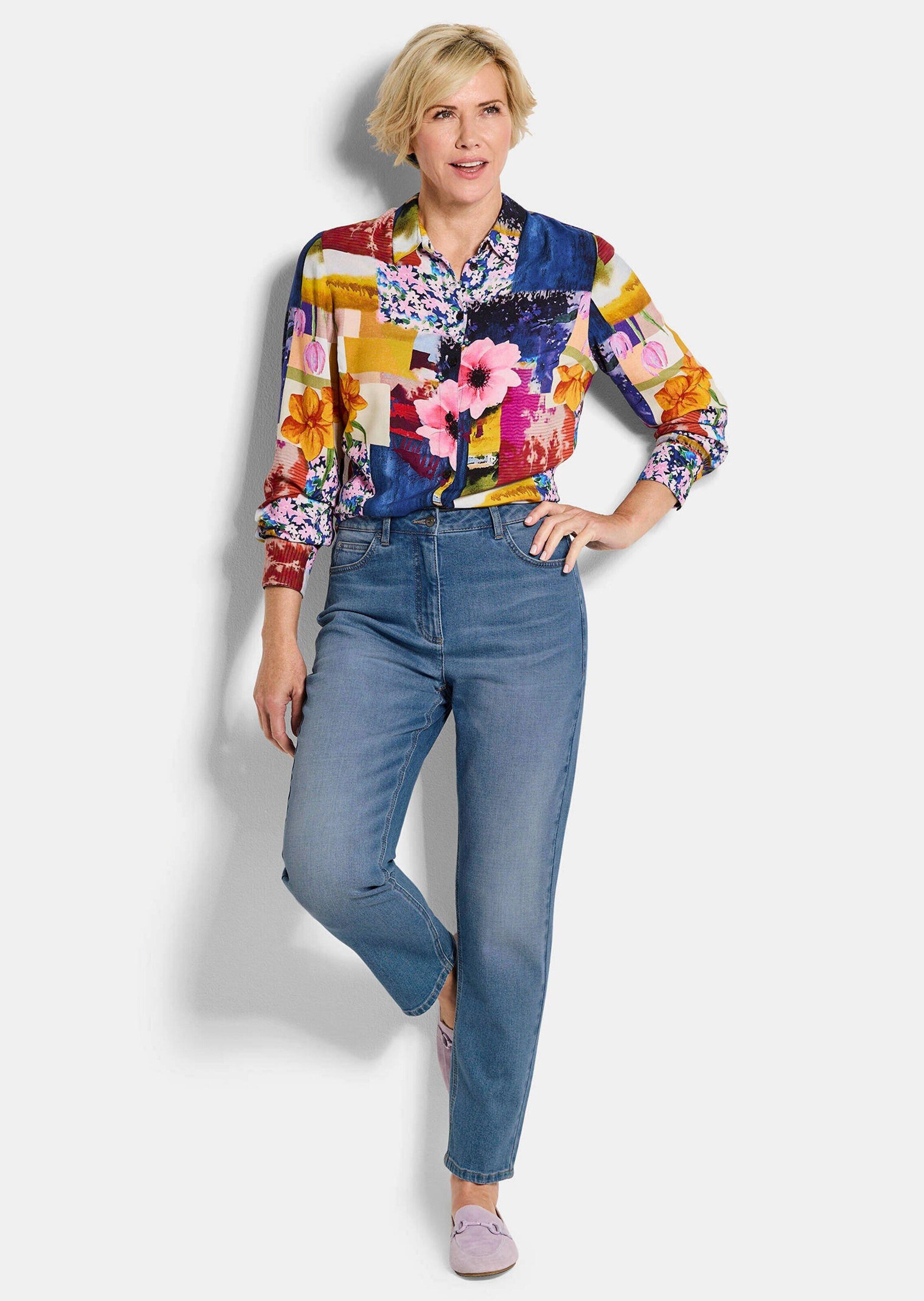 GOLDNER 5-Pocket-Jeans Kurzgröße: Baumwoll-Stretch Mom Jeans SARA Lange bequeme Jeans mit modischer Waschung und Formbund