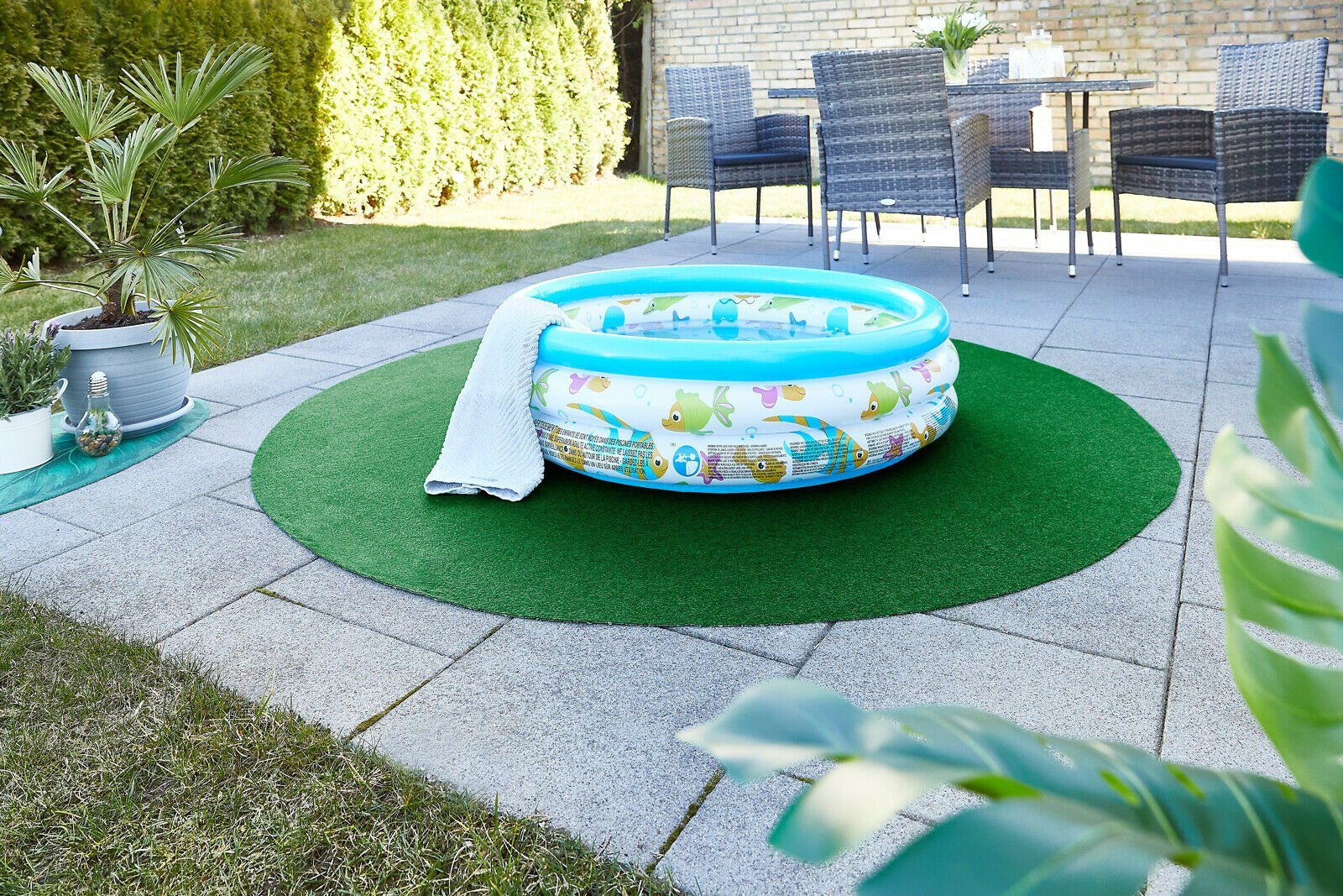 Kunstrasen Poolteppich, misento, rund, Höhe: 4 mm, pflegeleicht, strapazierfähig, mit Noppen zur Drainage Grün