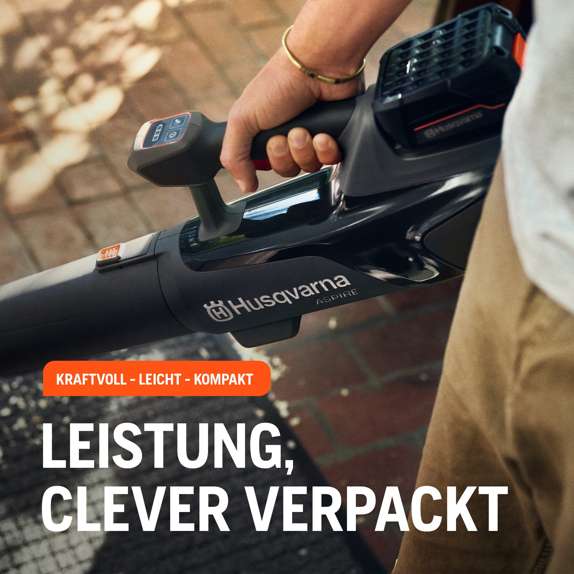 Husqvarna Akku-Laubbläser Aspire B8X-P4A, 3 Geschwindigkeits Stufen, abnehmbares Rohr, leichte Handhabung – Bild 4 von 5