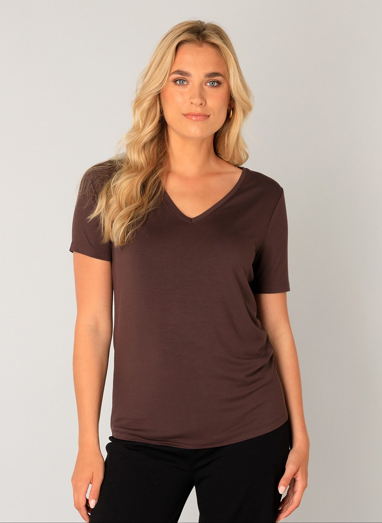 Base Level T-Shirt Yanic mit V-Ausschnitt günstig online kaufen