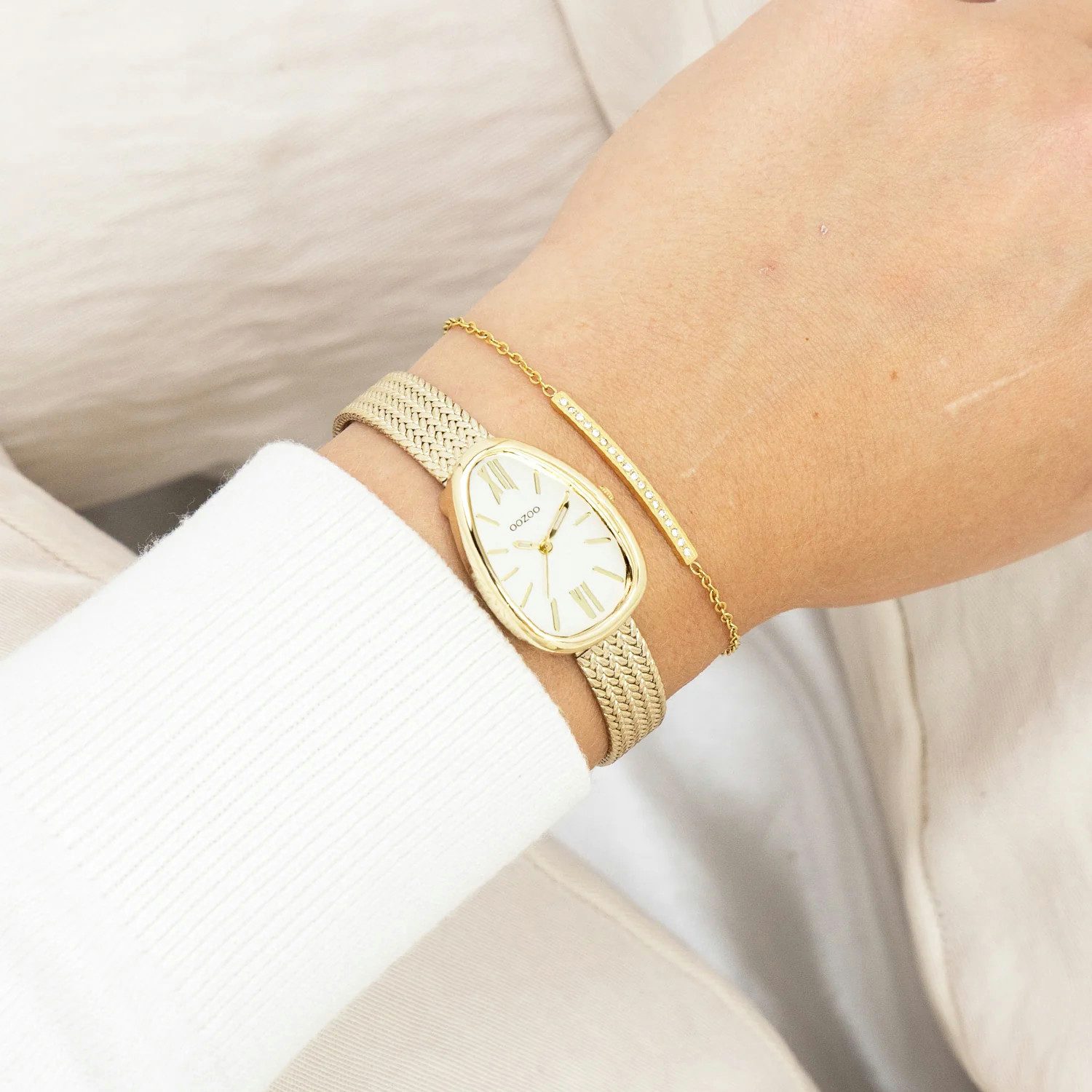 OOZOO Quarzuhr Damenuhr C11641 – IP Gold – Weißes Zifferblatt – Oval 22×31 günstig online kaufen