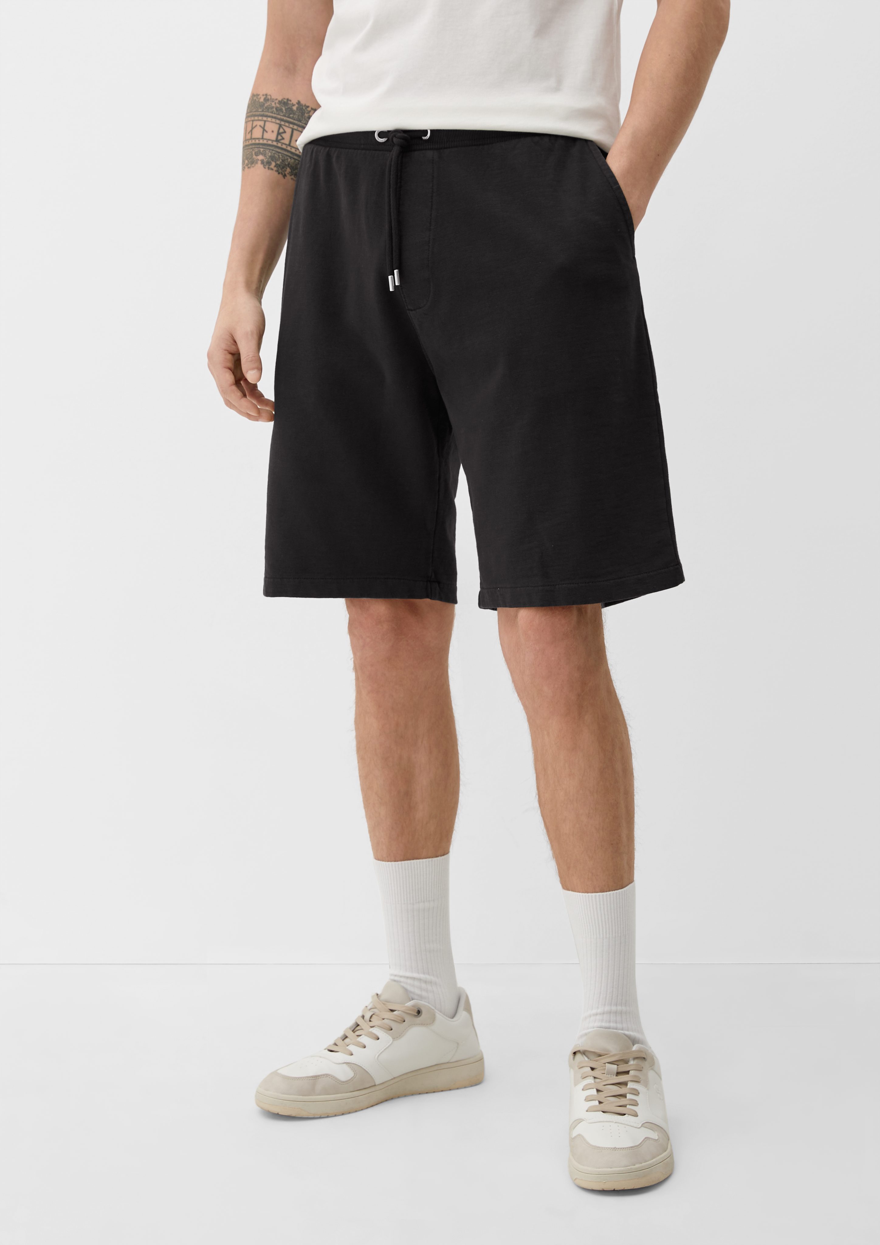 s.Oliver Bermudas Relaxed: Sweatpants mit Elastikbund Durchzugkordel, Garment Dye, Label-Patch schwarz | Bermudas