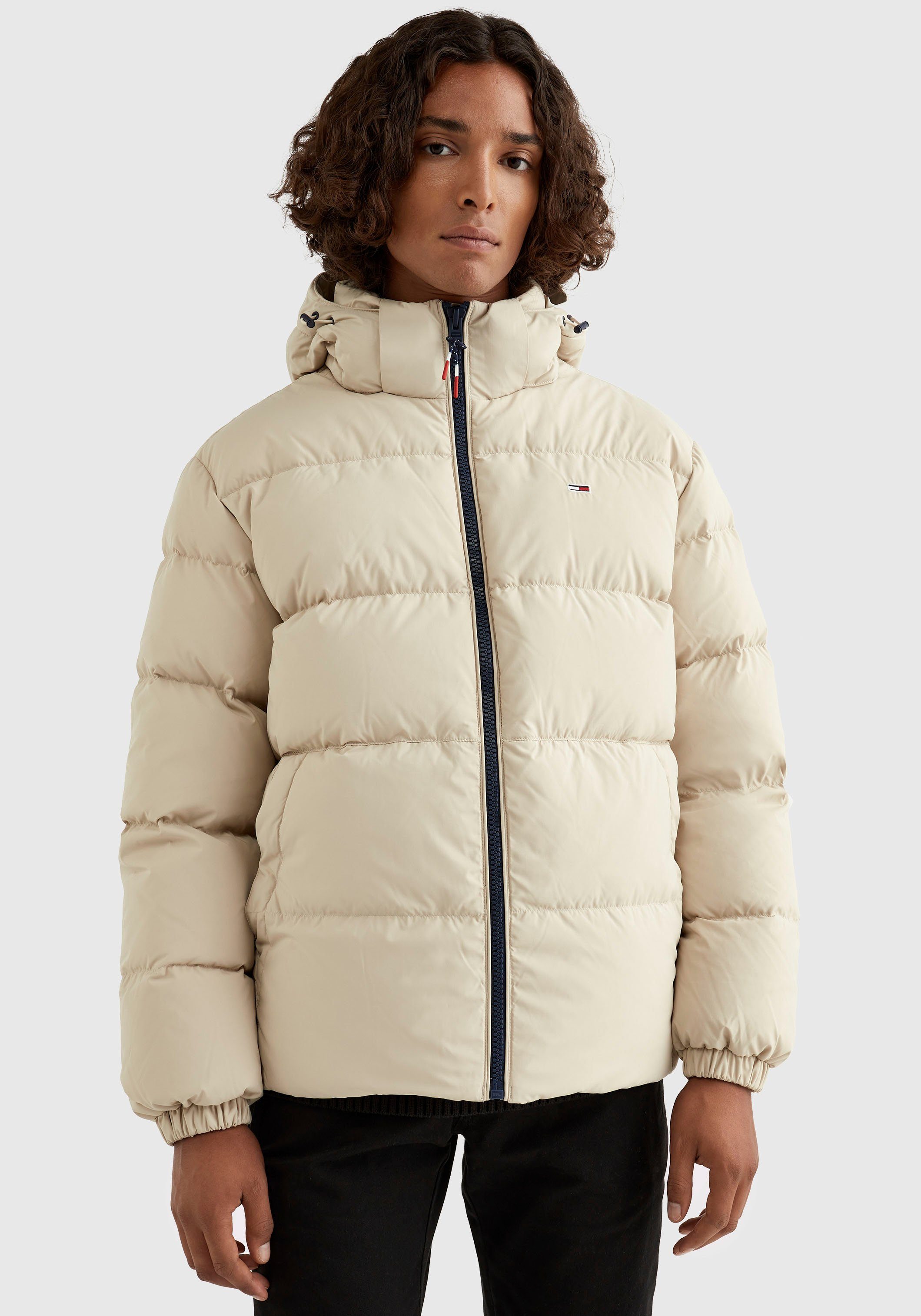 Tommy Jeans Daunenjacke TJM ESSENTIAL DOWN JACKET mit Tunnelzug und Stoppern an der Kapuze