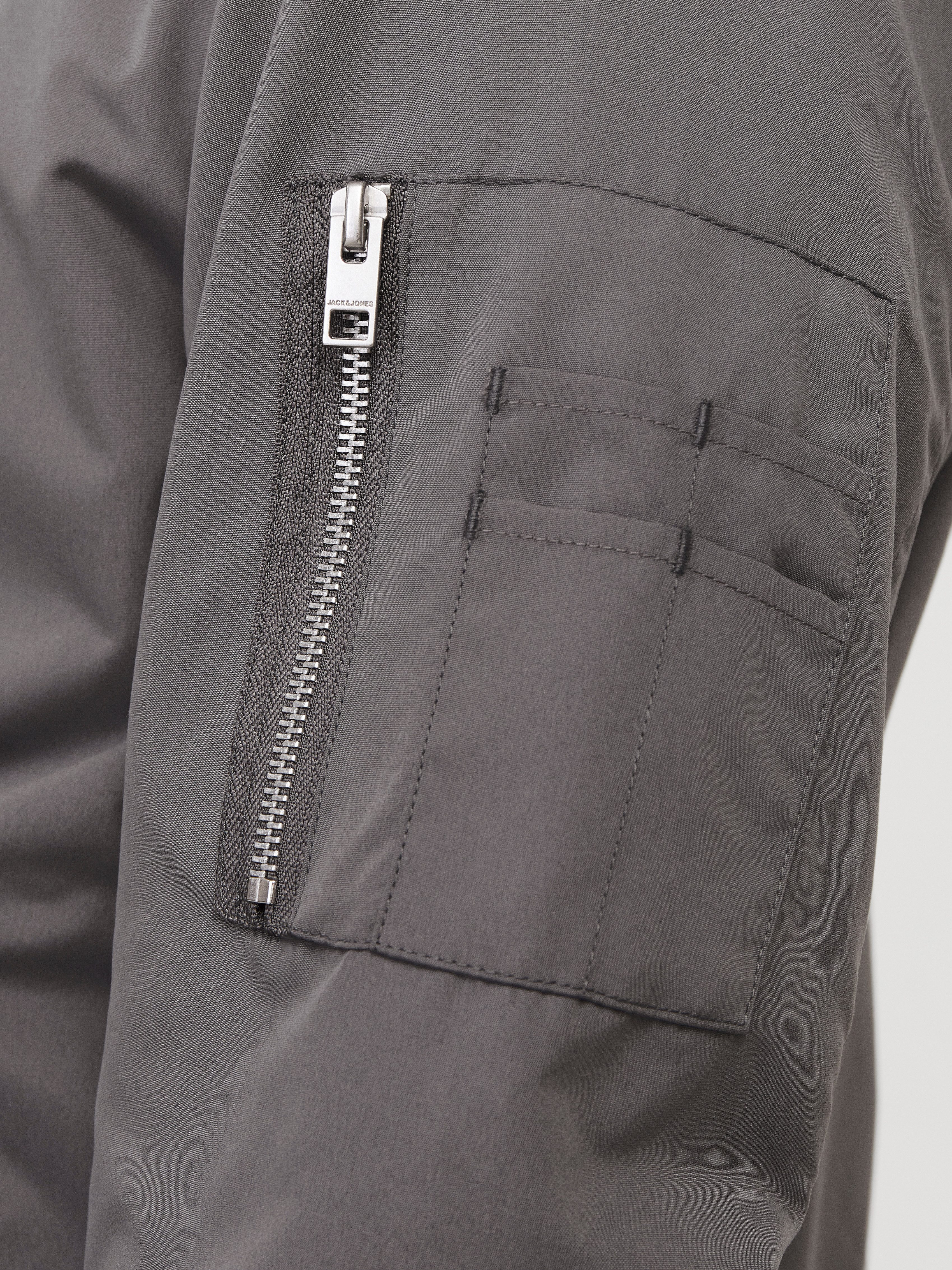 Jack & Jones Blouson JJERUSH mit Stehkragen und Reißverschlusstaschen unifarben, modisch, regular fit, Polyester – Bild 4 von 5