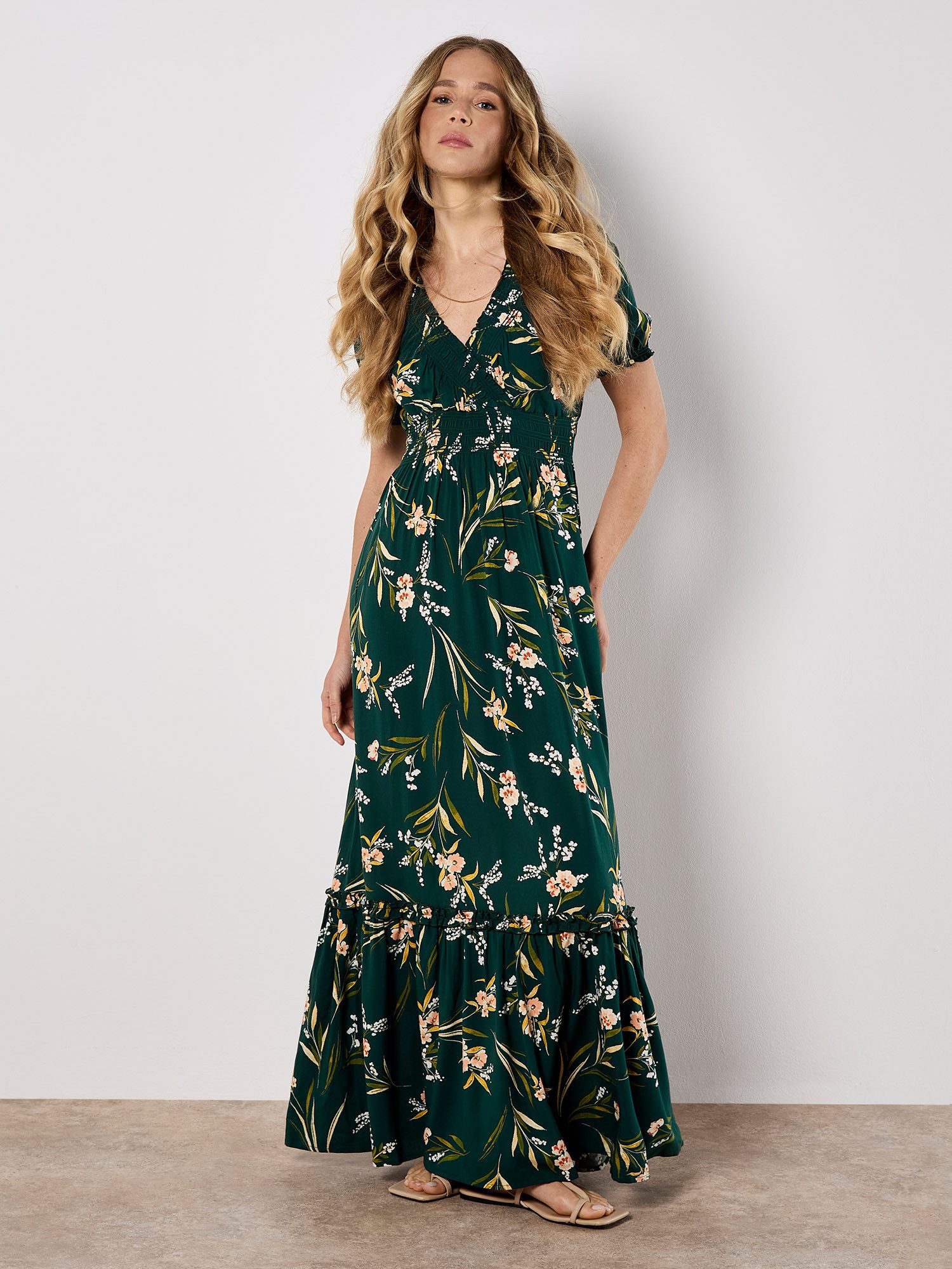 Apricot Druckkleid Watercolour Floral Smocked Dress mit gesmokter Taille