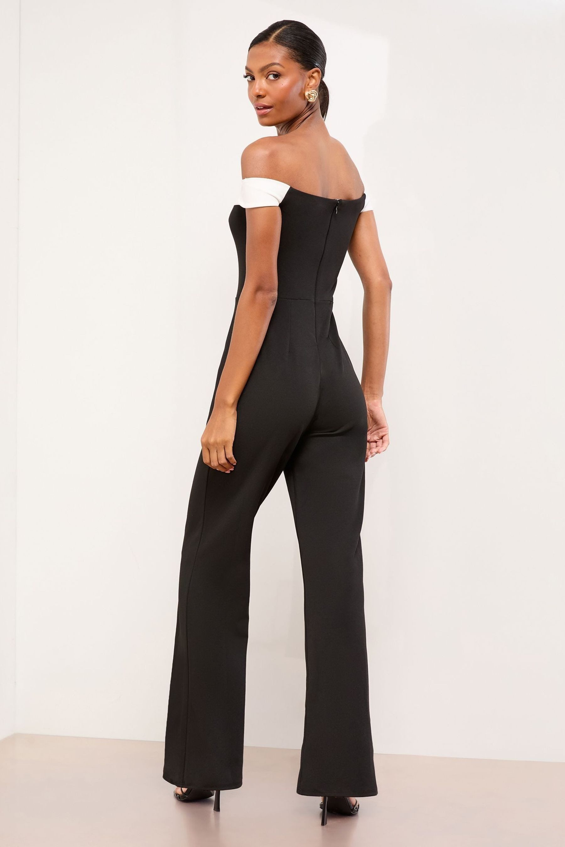 LIPSY Jumpsuit Lipsy Schulterfreier Maxi-Overall, Petite (1-tlg)