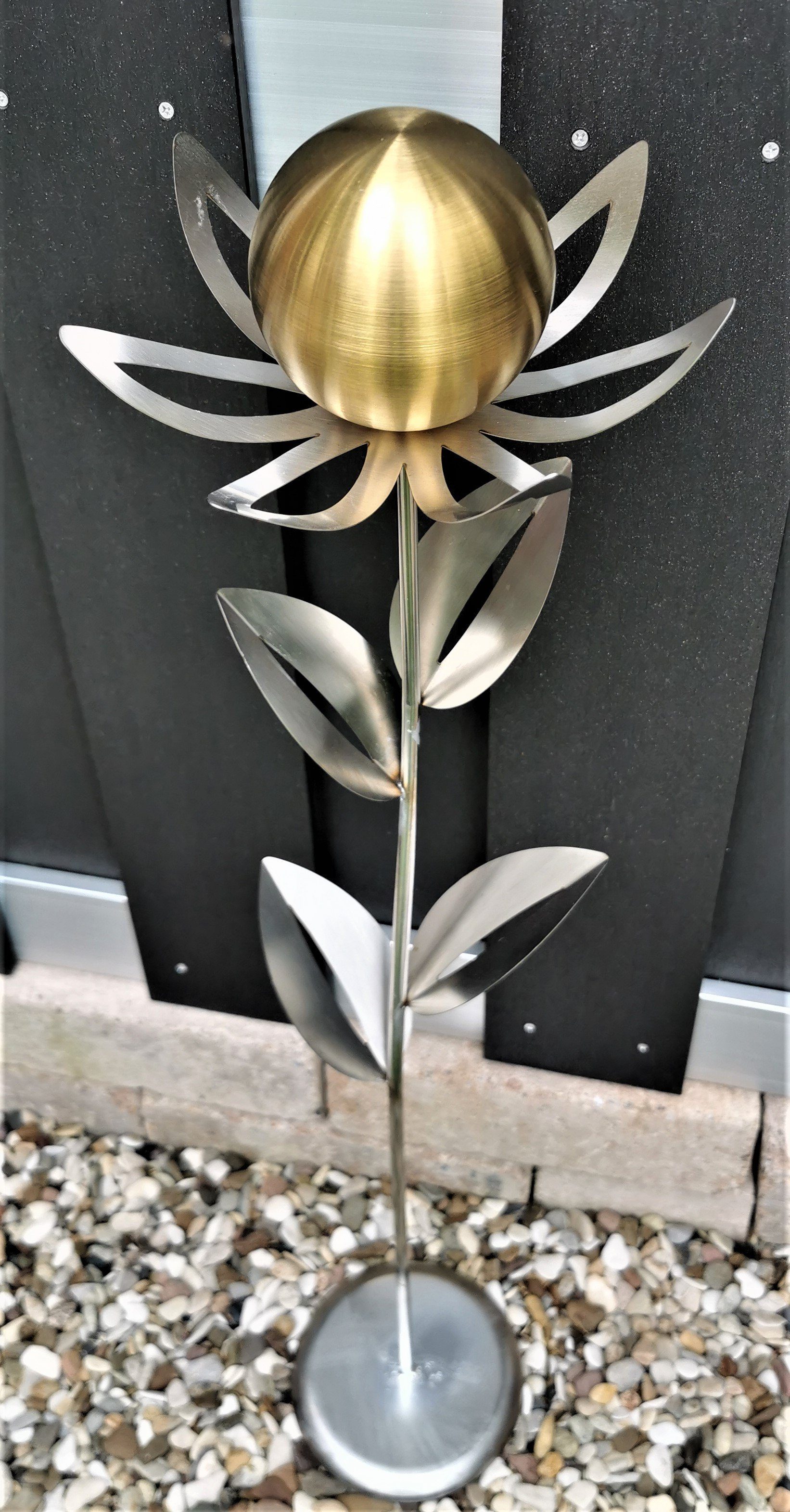 Jürgen Bocker Garten-Ambiente Gartenstecker Skulptur Blume Paris Edelstahl matt 77 cm mit Kugel und Standfuß gold
