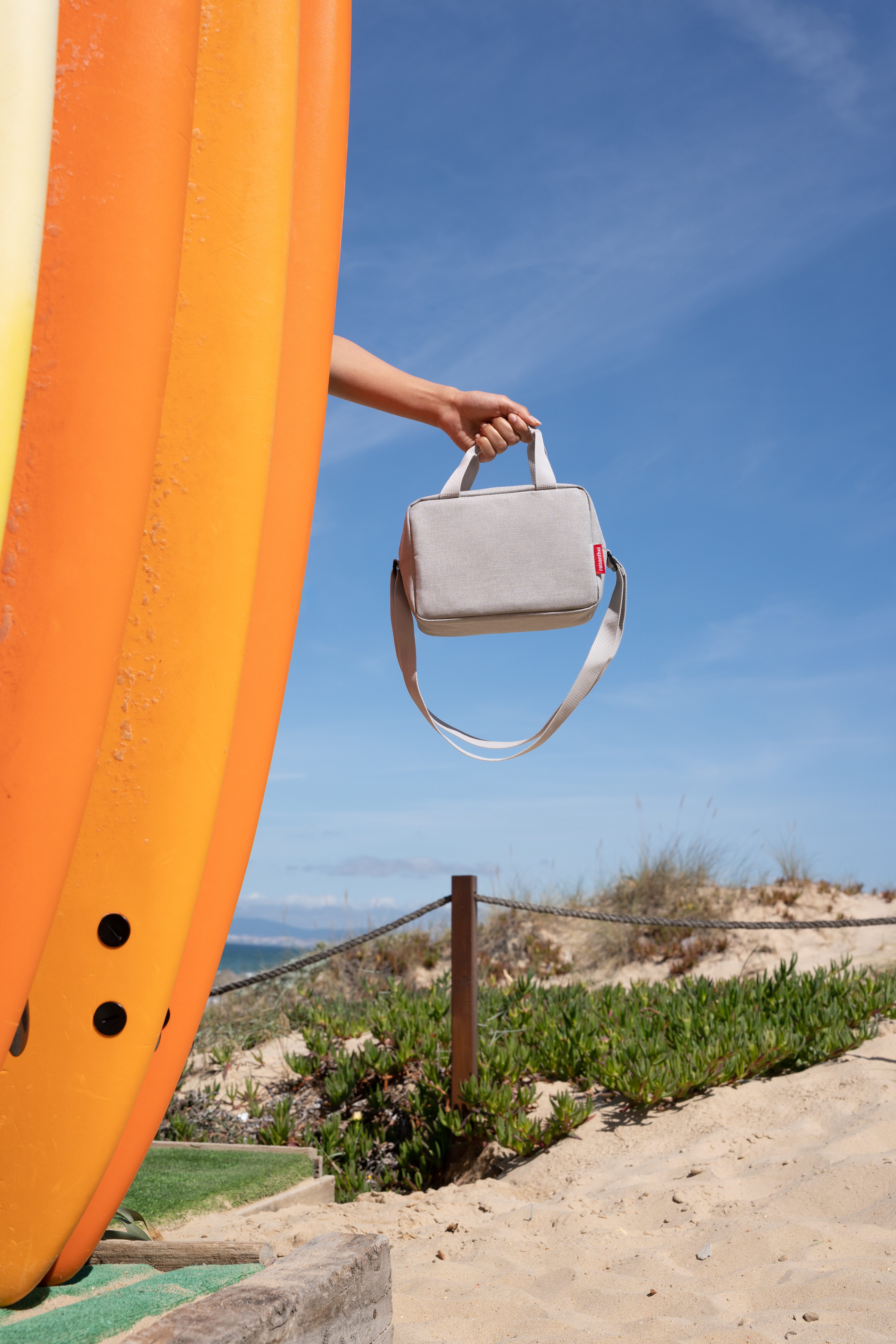 REISENTHEL® Kühltasche coolerbag to-go, 3 l, dicke Isolierung, Dicht verschließbar mit Reißverschluss – Bild 4 von 5