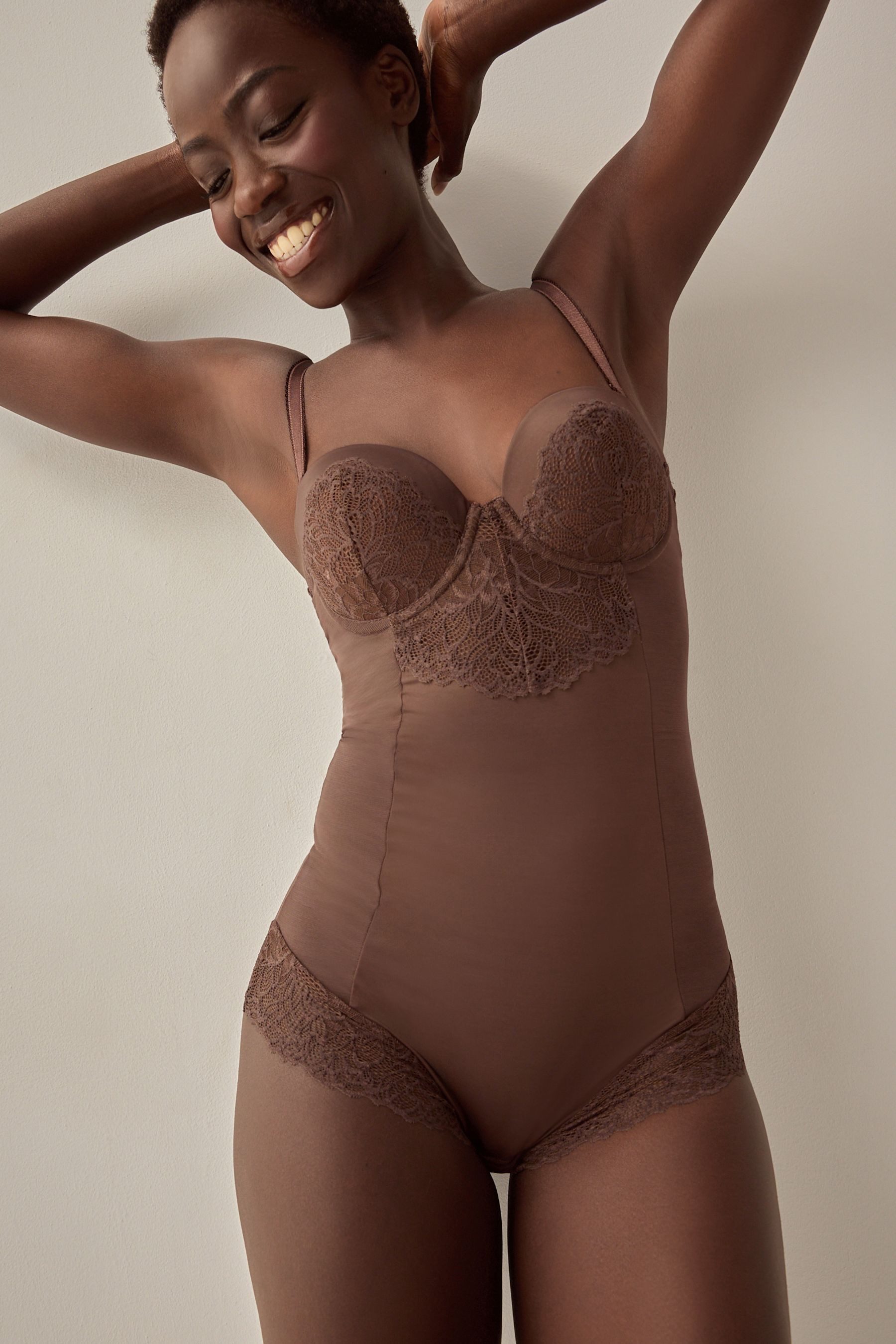 Next Miederbody Figurformender Body mit Spitze und Körbchen (1-tlg) – Bild 4 von 5
