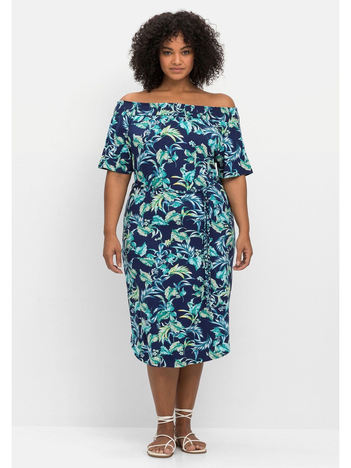 Sheego Strandkleid Große Größen mit Blätterprint und Carmenausschnitt