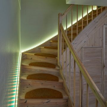 Northpoint LED-Streifen »5m LED Stripe Lichtband mit 180 LEDs inkl. Fernbedienung«, 15 Farben (Bunt und warmweiß), RGBW, Fernbedienung, vielseitige Einsatzmöglichkeiten, selbstklebend, inkl. Befestigungsmaterial