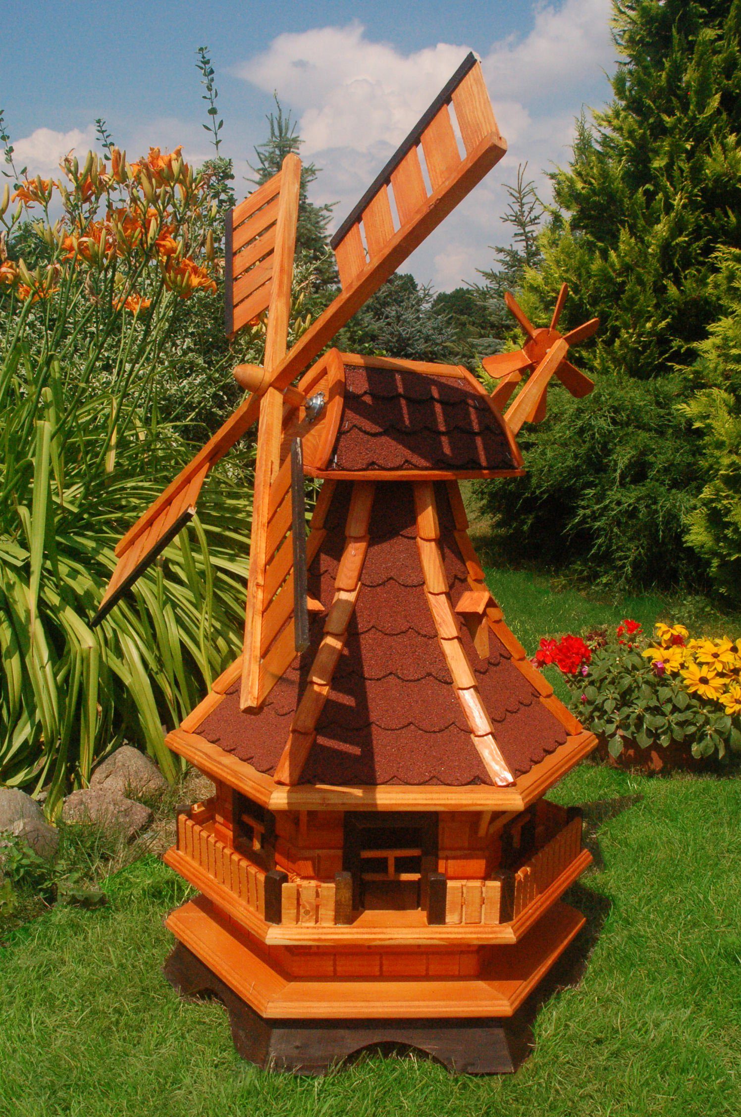 DSH DEKO SHOP HANNUSCH Gartenfigur Windmühle WM 1,3 Bitum, norddeutsche Bauweise, Gesamthöhe inkl. Flügel: 1,30 m rot