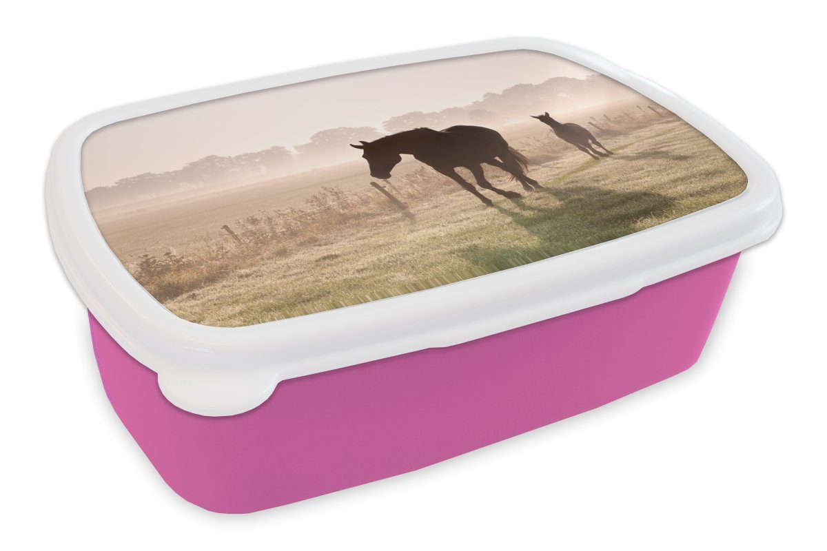 MuchoWow Lunchbox Pferde - Nebel - Silhouette, Kunststoff, (2-tlg), Brotbox für Erwachsene, Brotdose Kinder, Snackbox, Mädchen, Kunststoff rosa