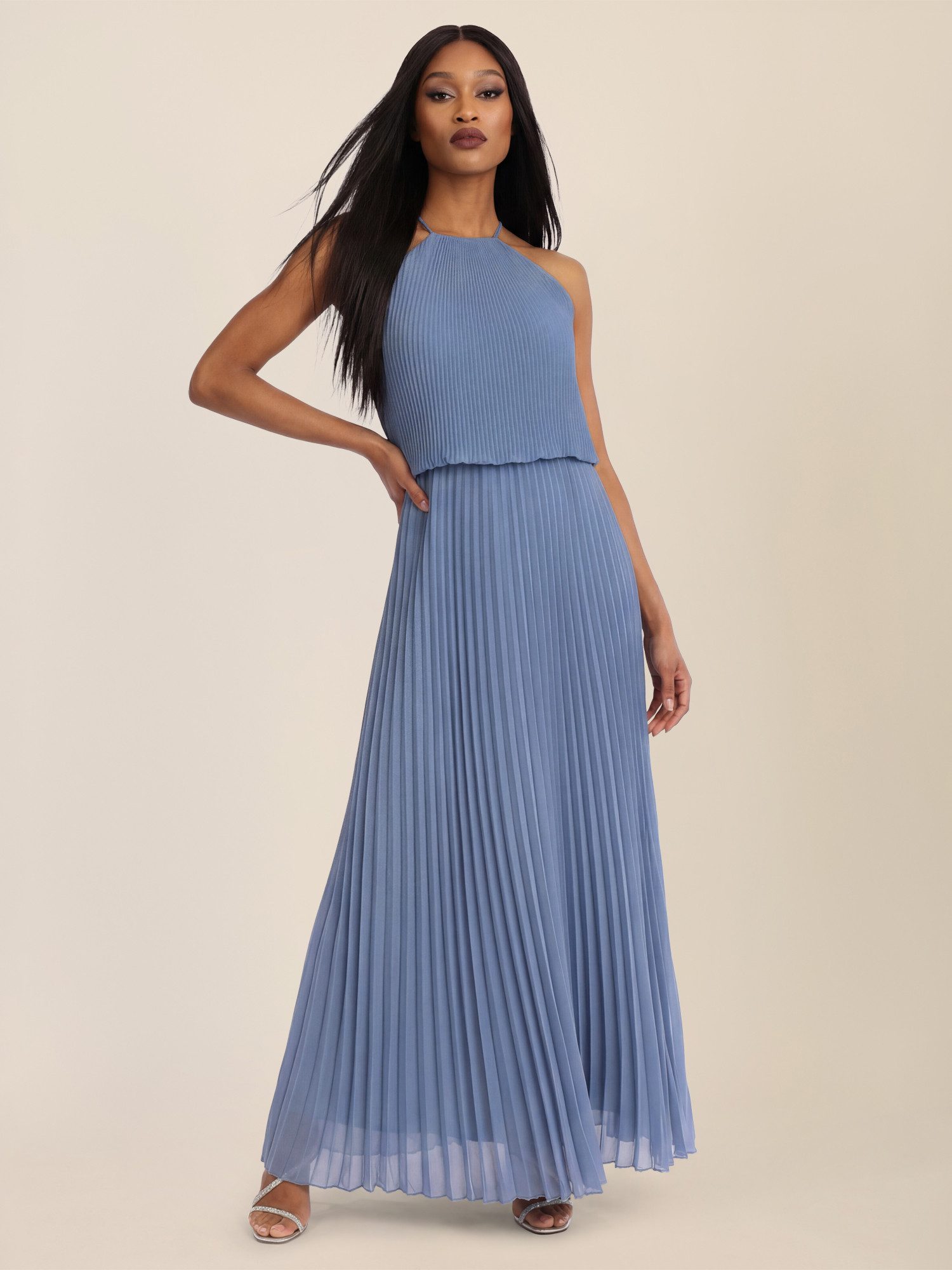 Apart Chiffonkleid mit Neckholder
