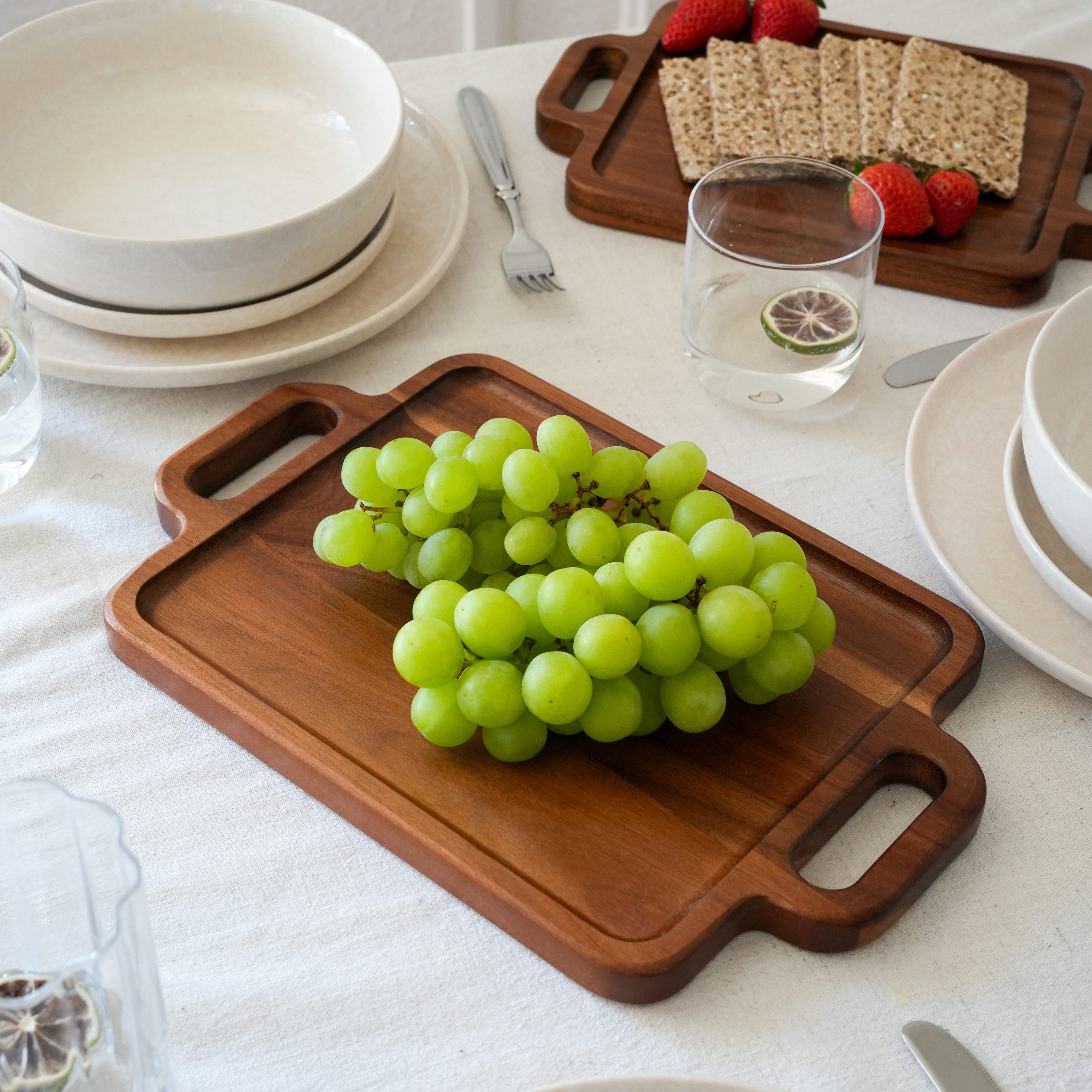 Zoha Servierplatte Serviertablett Akazienholz - Holztablett Rechteckig, Handgefertigt, Naturbelassen, Akazienholz, Pflegeleicht