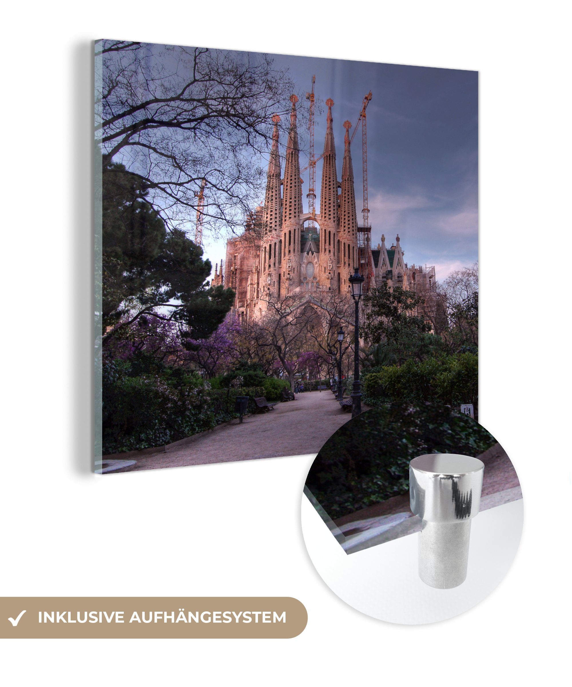 MuchoWow Acrylglasbild Sagrada Familia in Barcelona in der Abenddämmerung, (1 St), Glasbilder - Bilder auf Glas Wandbild - Foto auf Glas - Wanddekoration