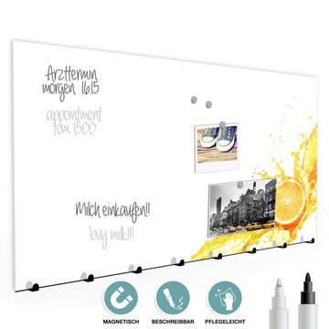 Primedeco Garderobenpaneel Magnetwand und Memoboard aus Glas Orangensaft spritzt