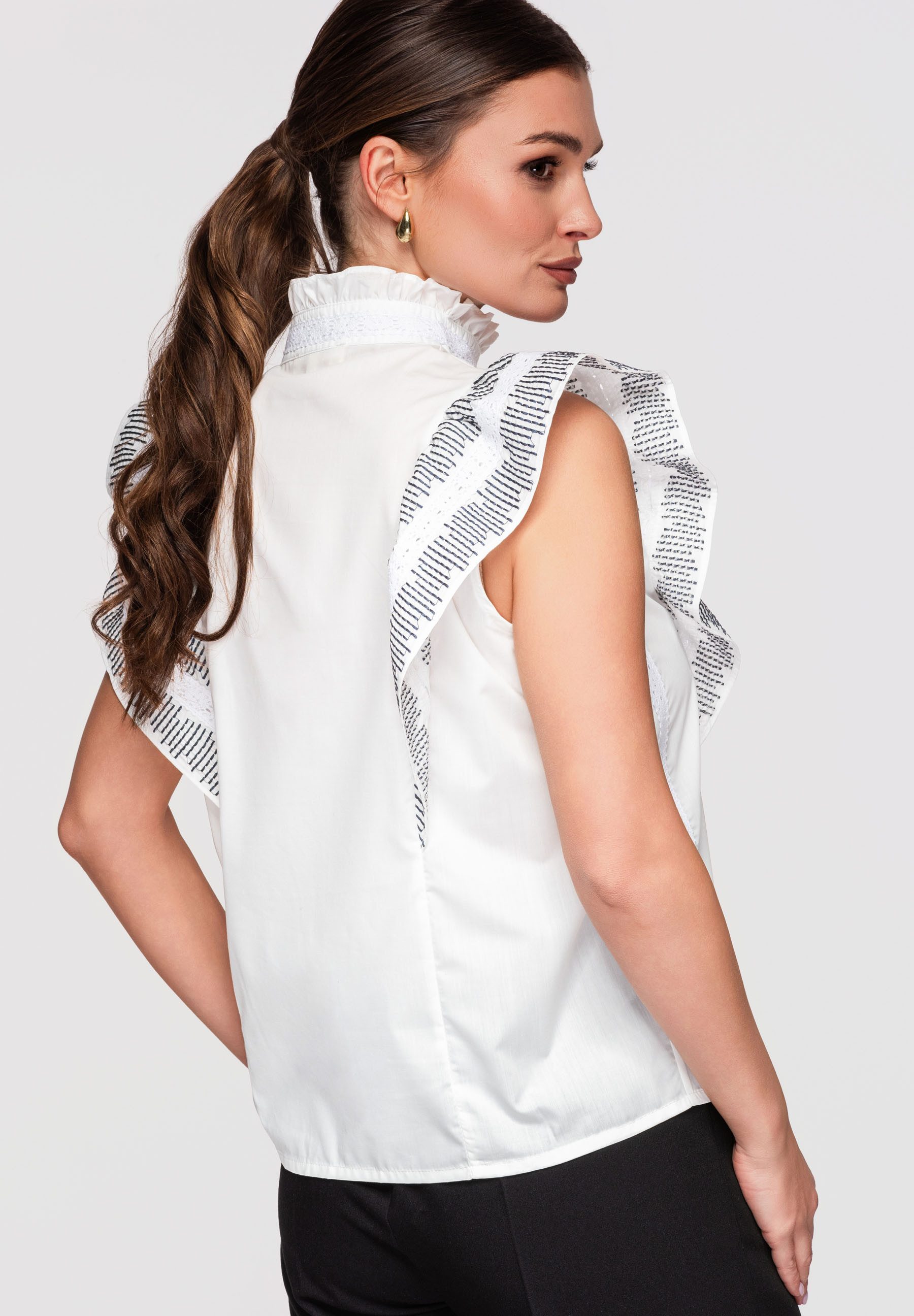 OMBRE Blusentop Damen Blusentop mit Volants und Spitze Weiß L (kein Set, 1-tlg) Ajour-Einsätze, dekorative Spitzenbänder, Falten