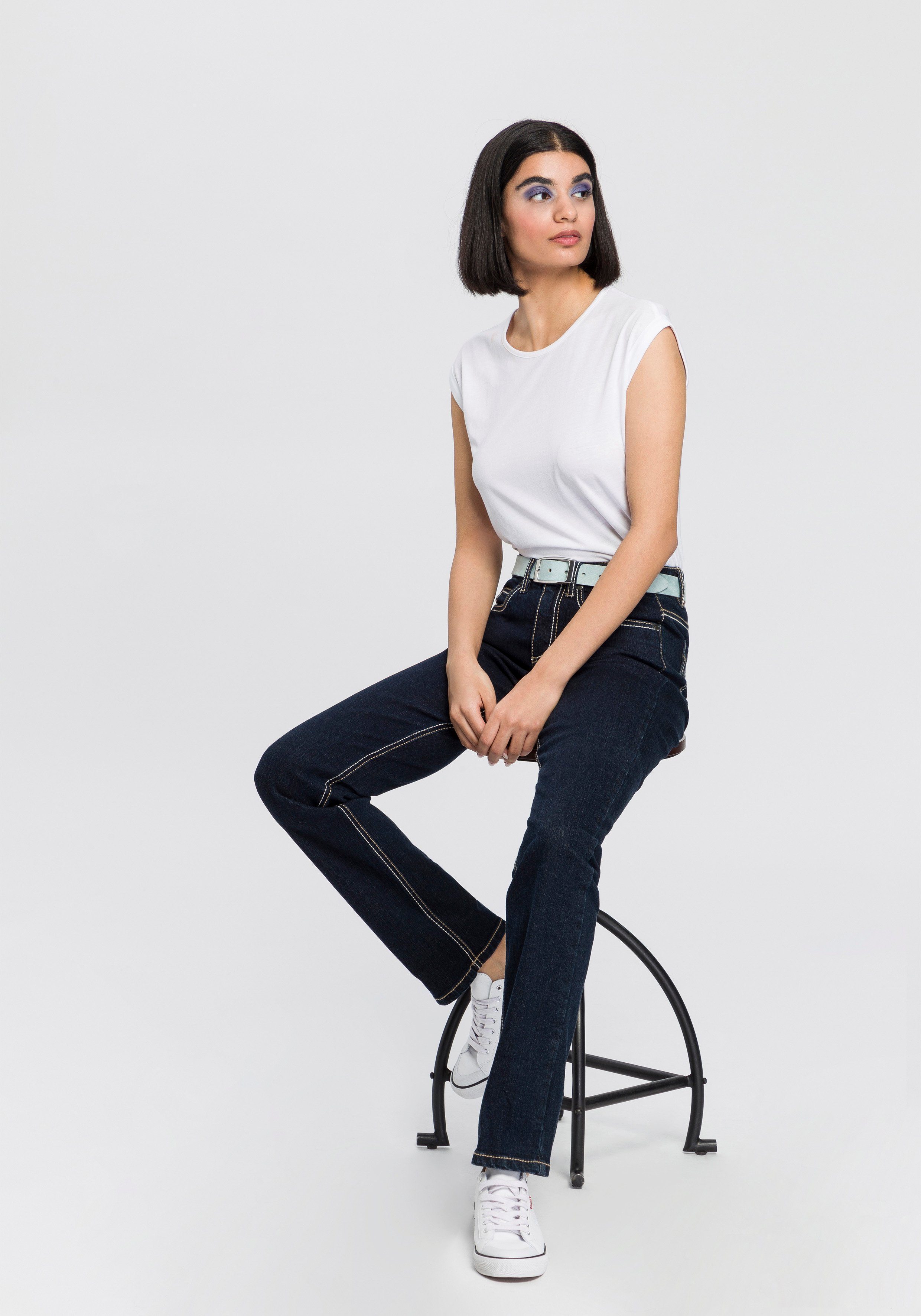 Arizona Gerade Jeans Comfort-Fit High Kontrastnähten mit Waist rinsed