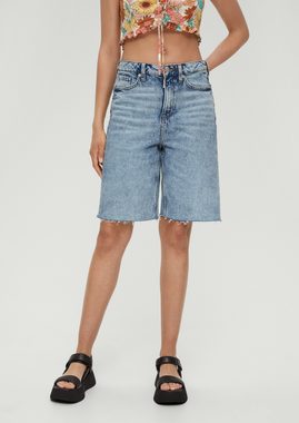 QS Jeansshorts Jeans-Bermuda Mom / Relaxed Fit / High Rise / Straight Leg Stickerei, Logo, Waschung