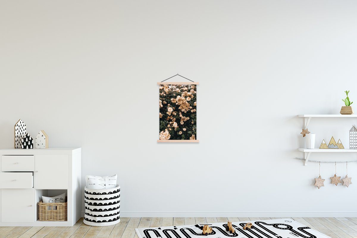 Braun St), - Rosenstrauch - Textilposter MuchoWow Magnetisch Bilderleiste, (1 Posterleiste, Weiß, - für Blumen Wohnzimmer, Poster