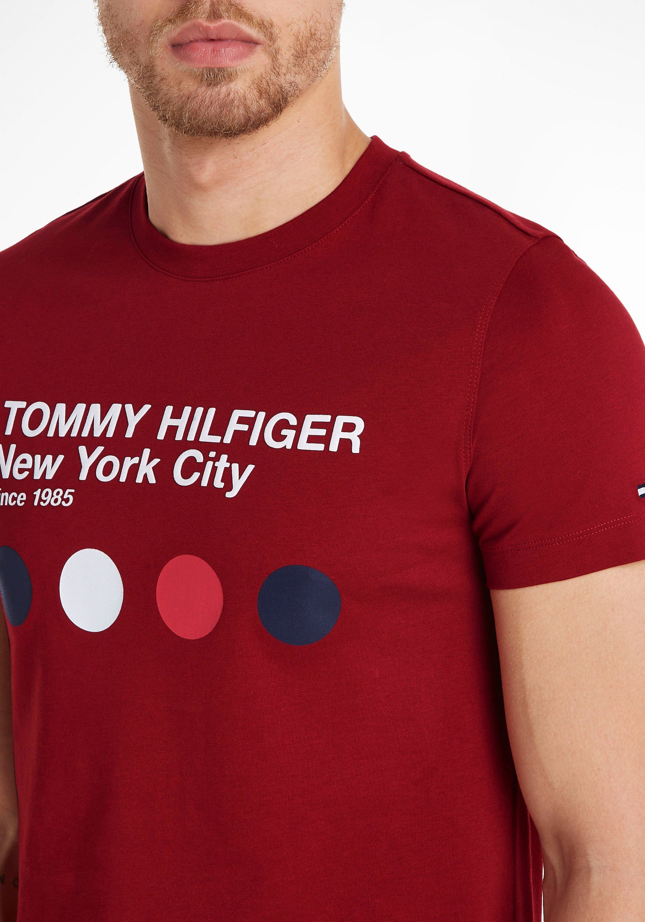 rot Tommy Druck Hilfiger DOT METRO TEE inspiriertem T-Shirt mit GRAPHIC Metro