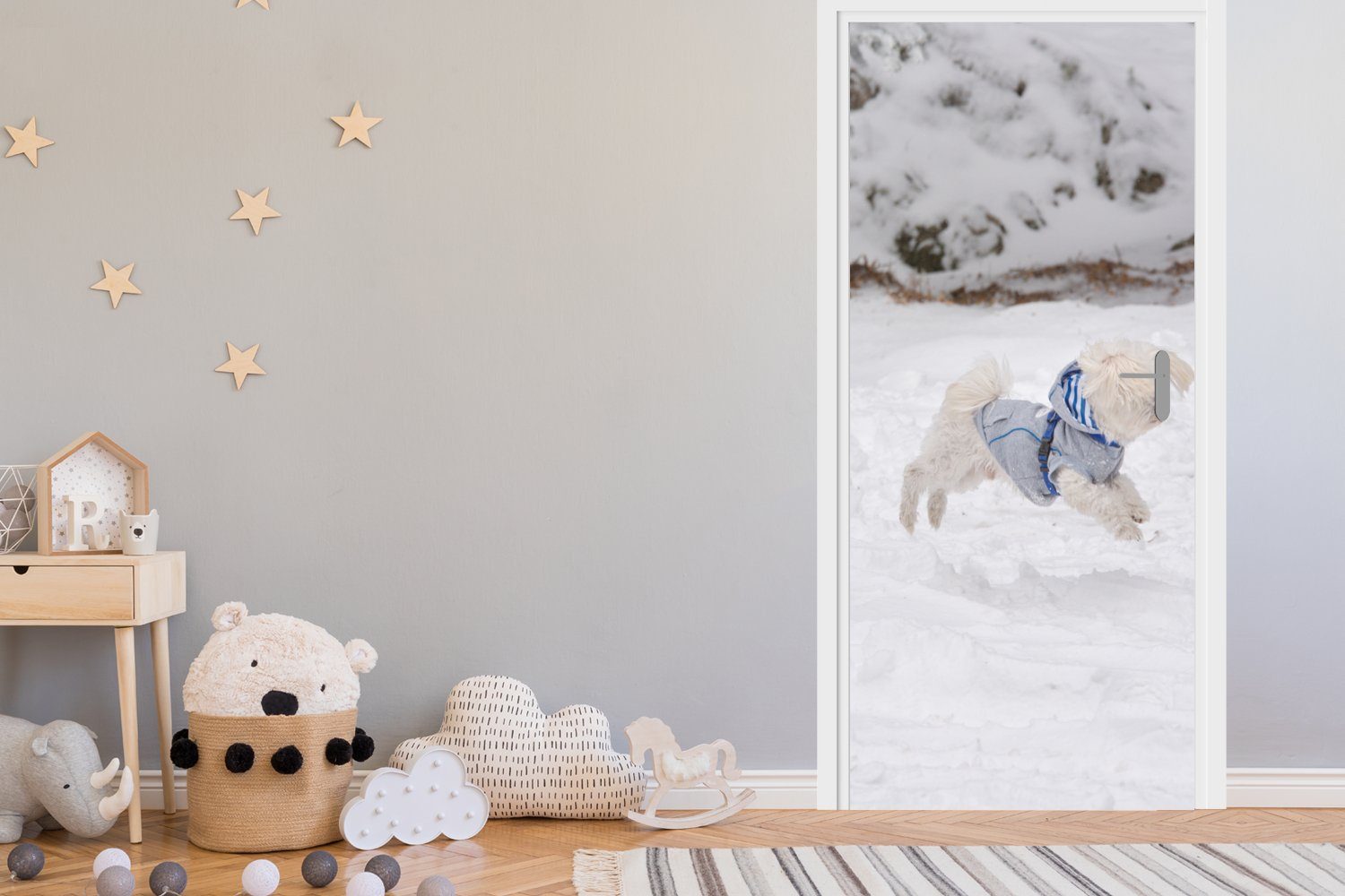 Türaufkleber, Fototapete Matt, den Malteser Hund springt (1 MuchoWow in 75x205 für Schnee, St), cm Tür, Türtapete bedruckt,