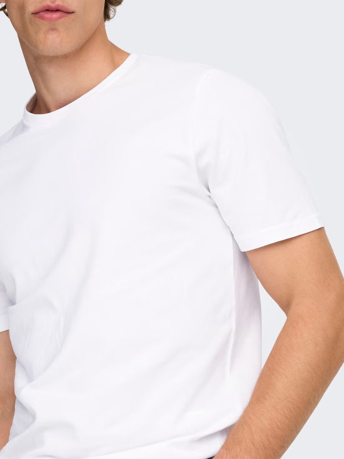 ONLY & SONS T-Shirt (Set) ohne Innenetiketten, mit Nackenband für stabilen Sitz im 4er SPARPACK – Bild 4 von 5