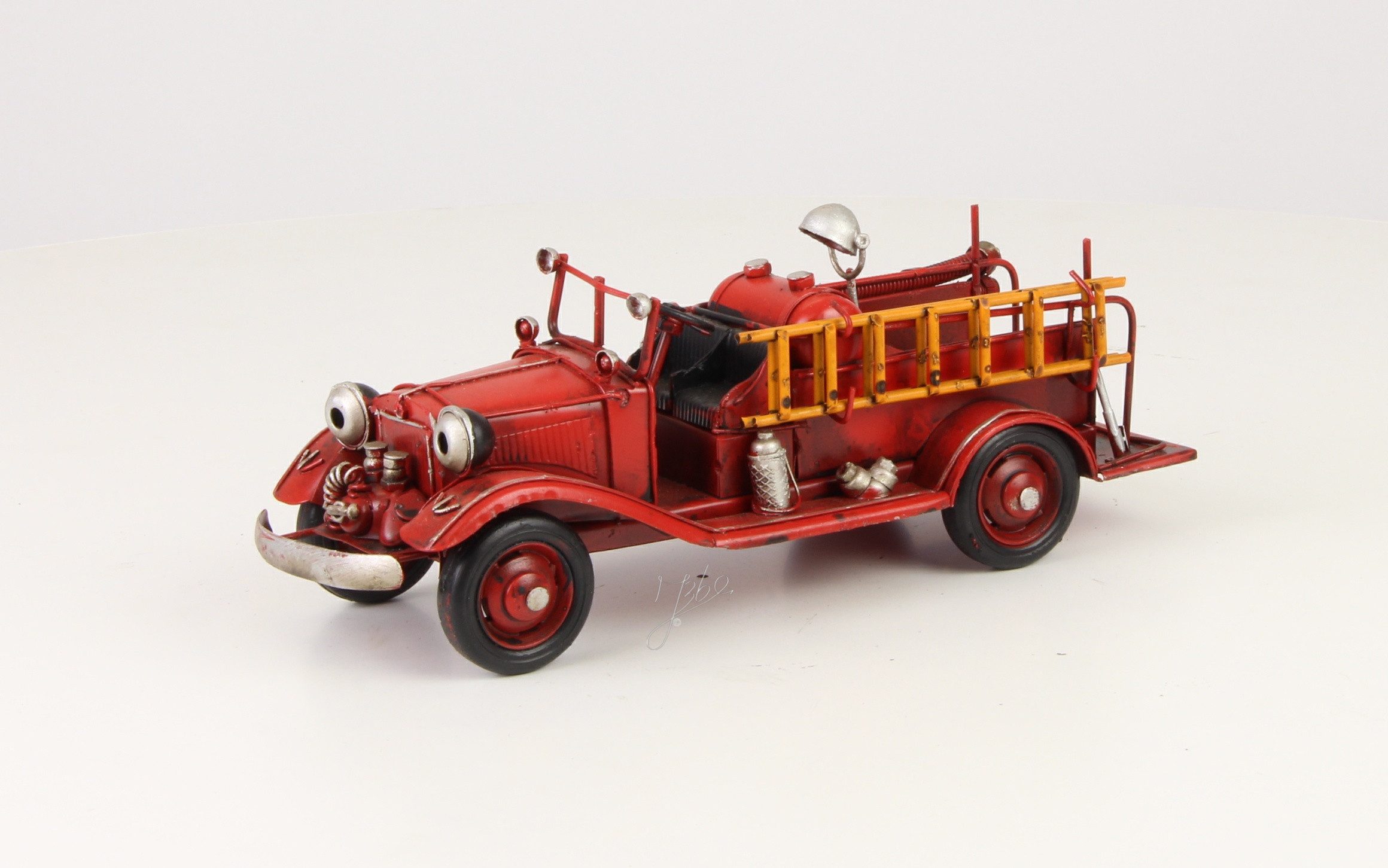 Moritz Dekoobjekt BL-226 A TIN MODEL OF A FIRETRUCK 9,6 x 26,5, Feuerwehrauto 9,6 x 26,5 x 9,9 cm Metall Auto kein Spielzeug Deko