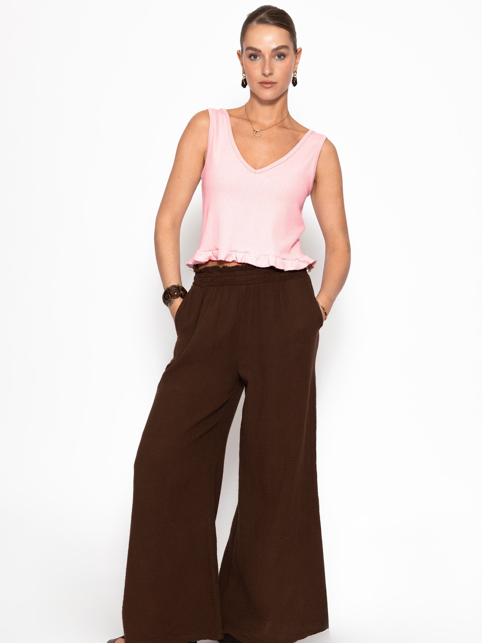 SASSYCLASSY T-Shirt Rüsschentop Damen mit V-Ausschnitt Ärmelloses Top Rüschenabschluss am Saum weiß schwarz rosa buttergelb – Bild 4 von 5
