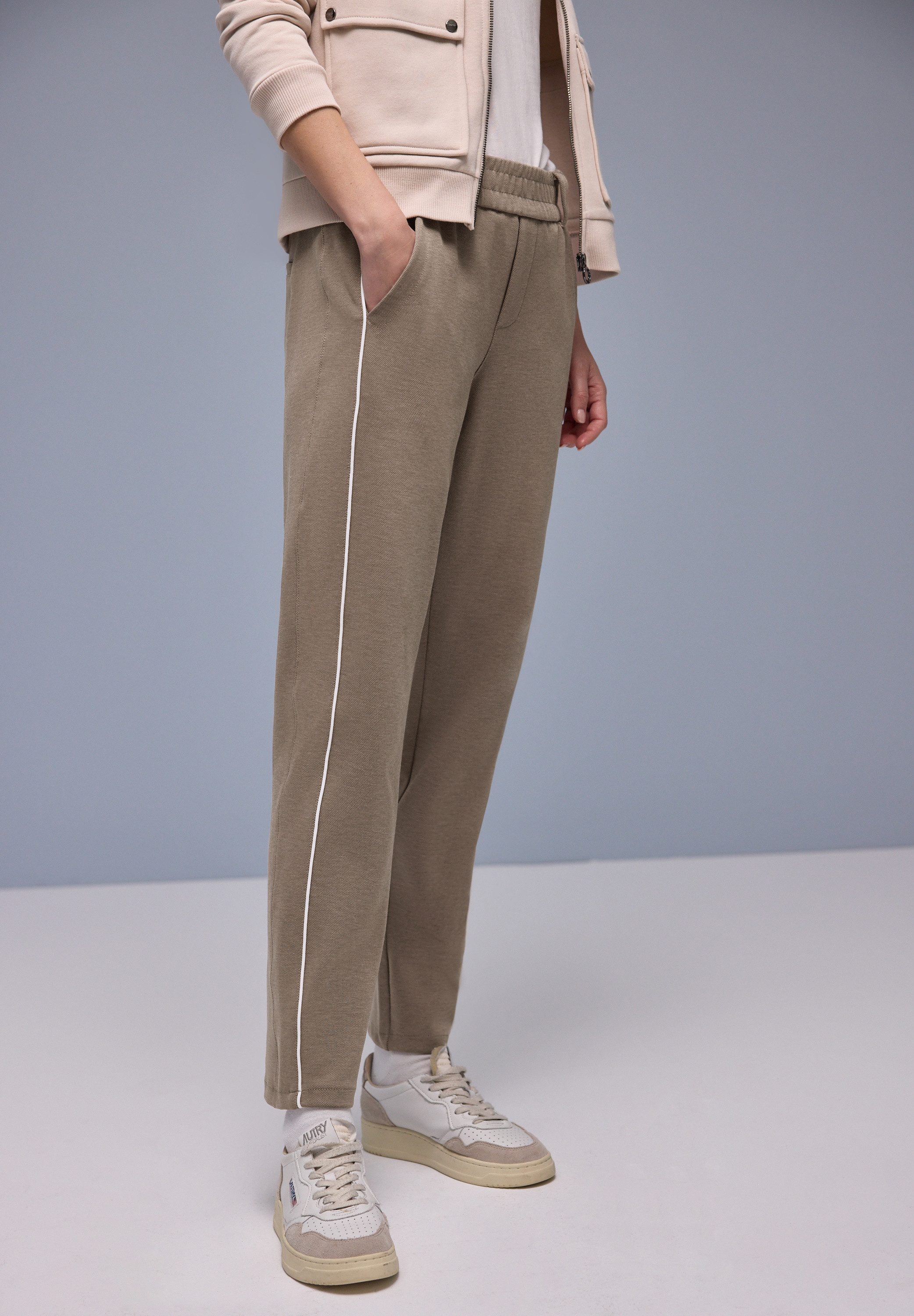 STREET ONE Stoffhose Style Bonny mit sportiven Tape Details günstig online kaufen