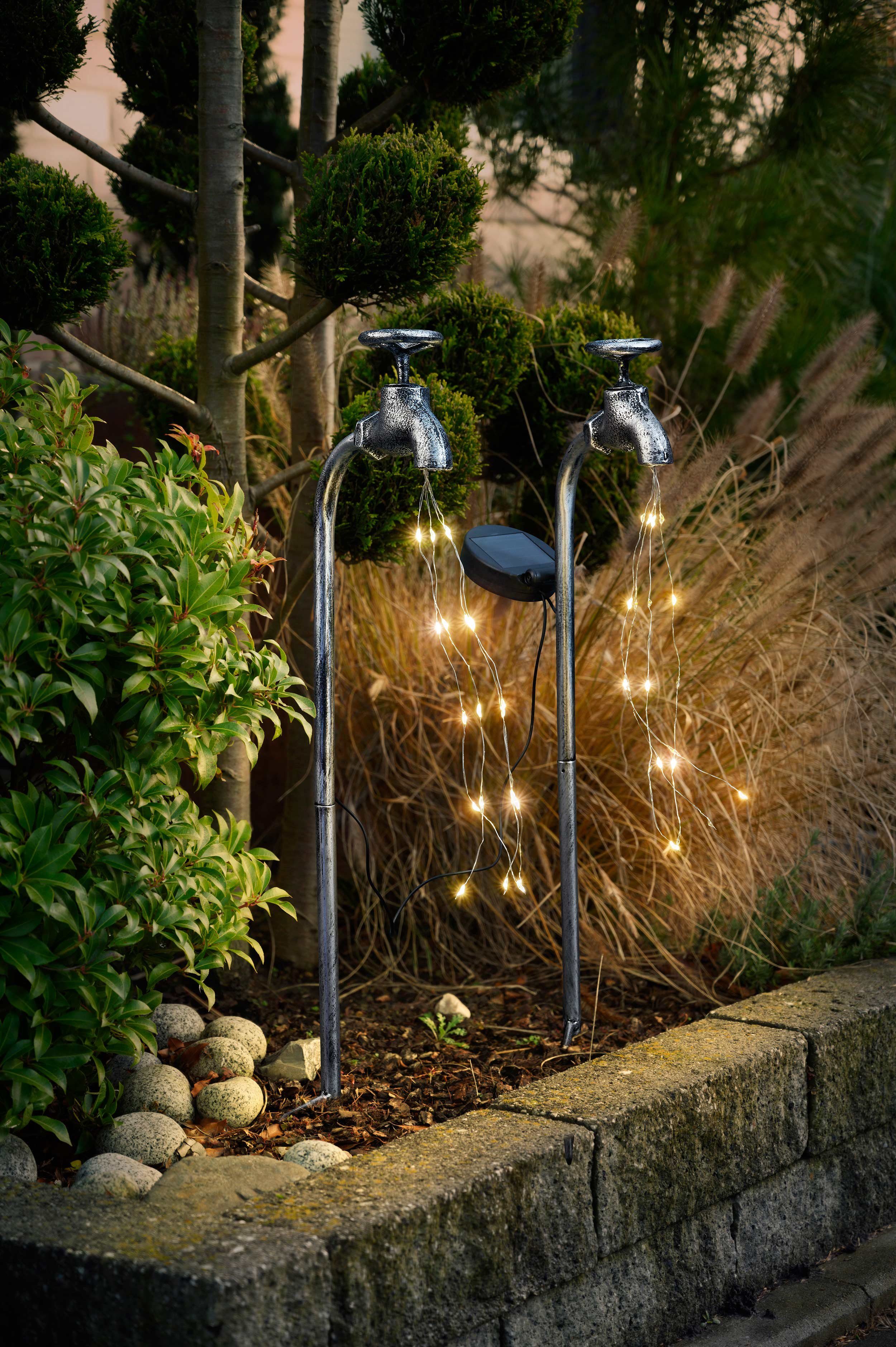 IC Gardenstyle LED-Dekofigur Solar Deko Wasserhahn aus Metall mit Lichterbündel, Vintage-Look, Lichteffekt, inkl Erdspieß, ca. 52 cm hoch