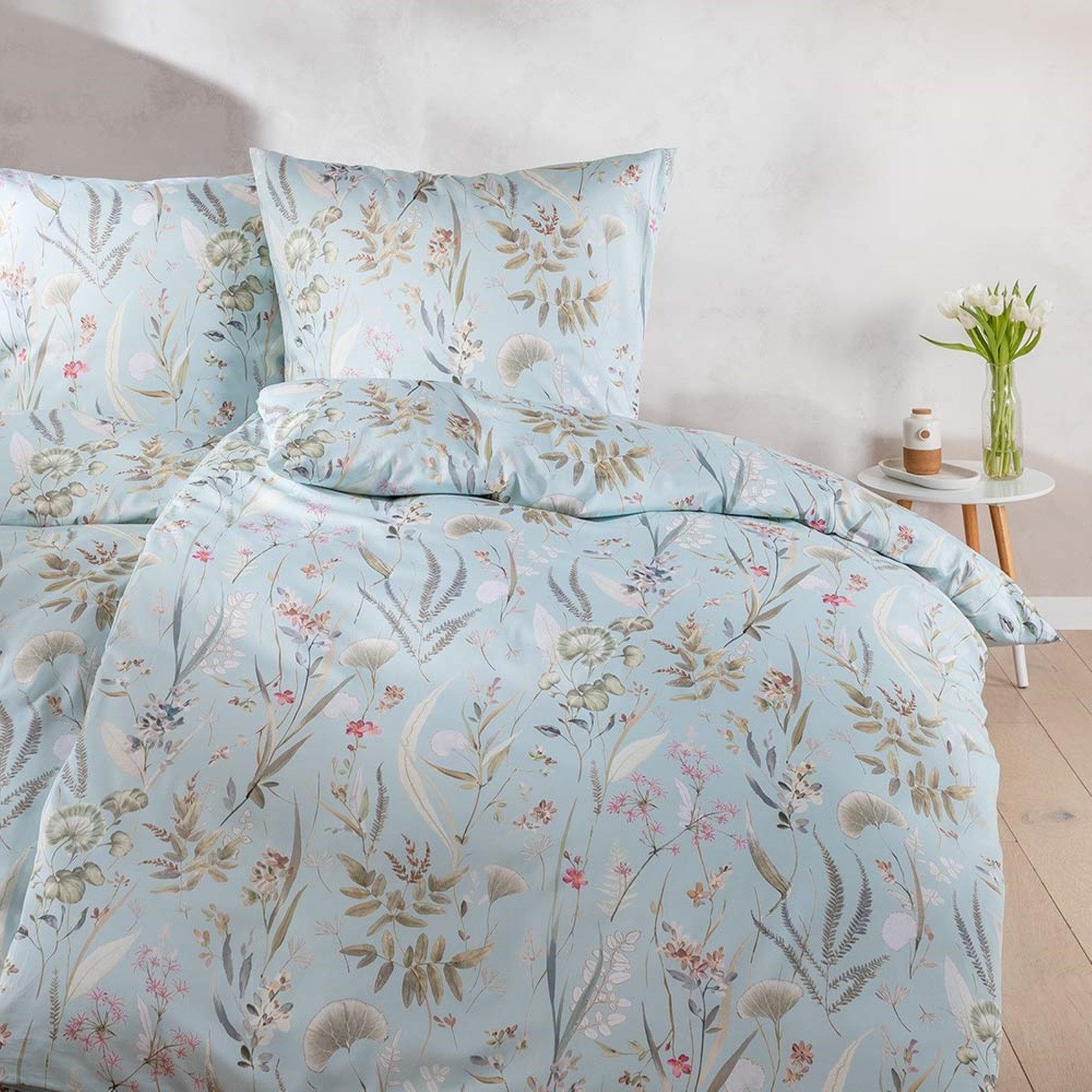 Estella Bettwäsche Estella Mako-Satin Bettwäsche 155x220 Rieke azur Gräser Wiesenblumen, Mako-Satin, 2 teilig, für Sommer und Winter