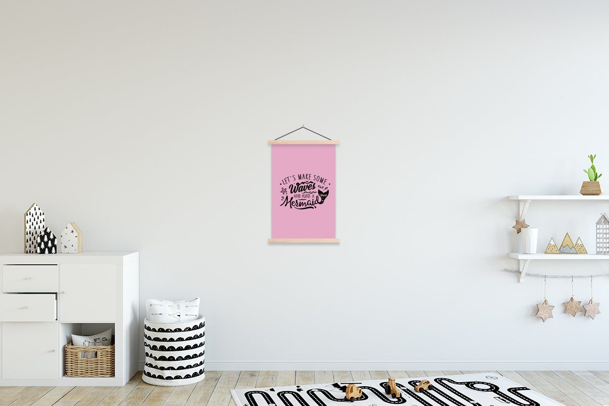 MuchoWow Poster Meerjungfrau - Sprüche - Rosa, (1 St), Posterleiste, Textilposter für Wohnzimmer, Bilderleiste, Magnetisch